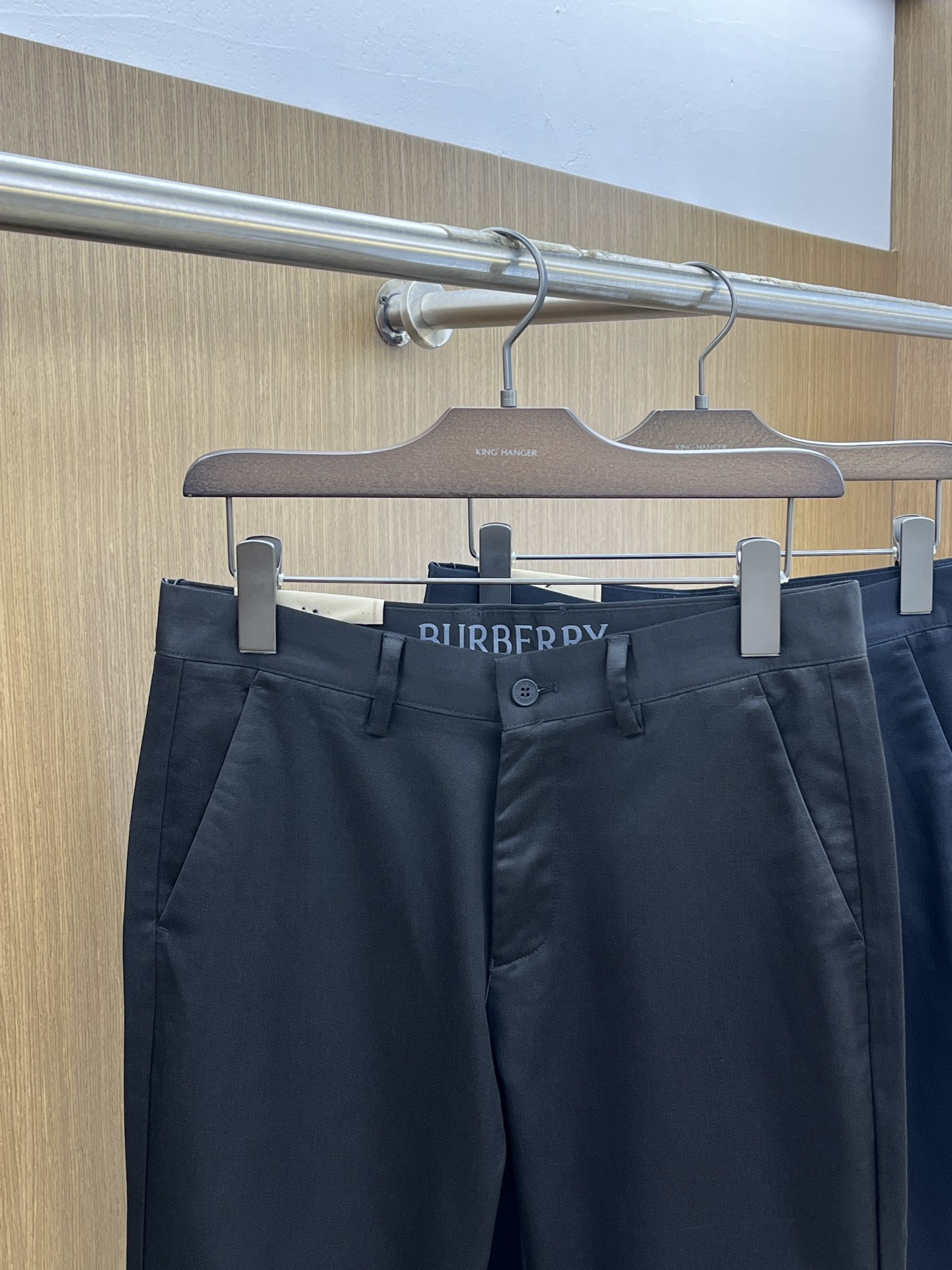 秋冬 BBR 🔥ss秋冬新品，官网同步有售，男士高端商务休闲西裤，高端进口面料，带弹力，后面采用硅胶字母