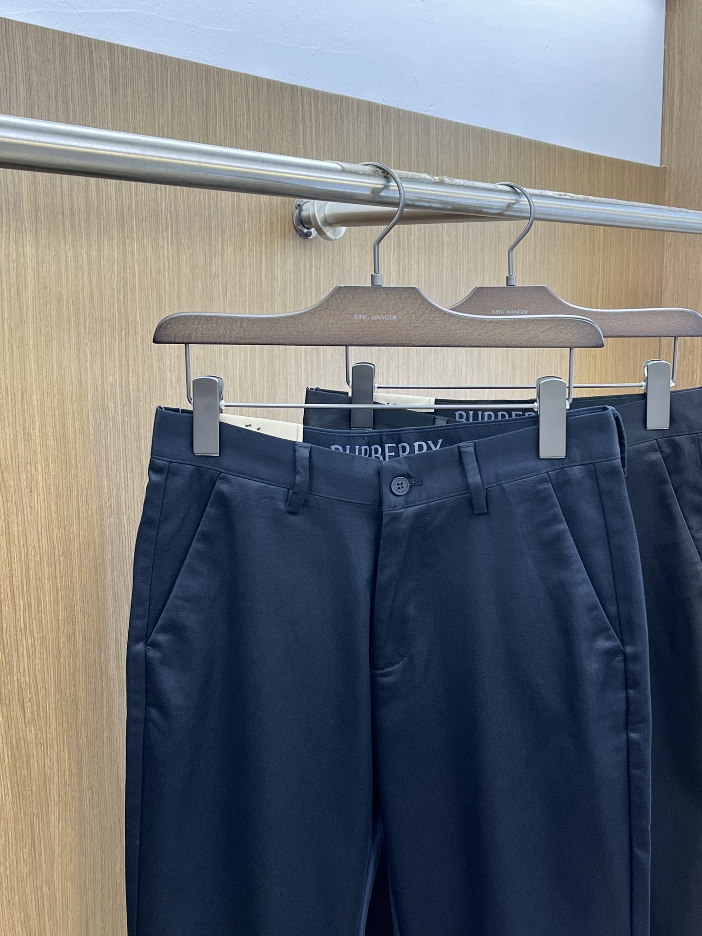 秋冬 BBR 🔥ss秋冬新品，官网同步有售，男士高端商务休闲西裤，高端进口面料，带弹力，后面采用硅胶字母