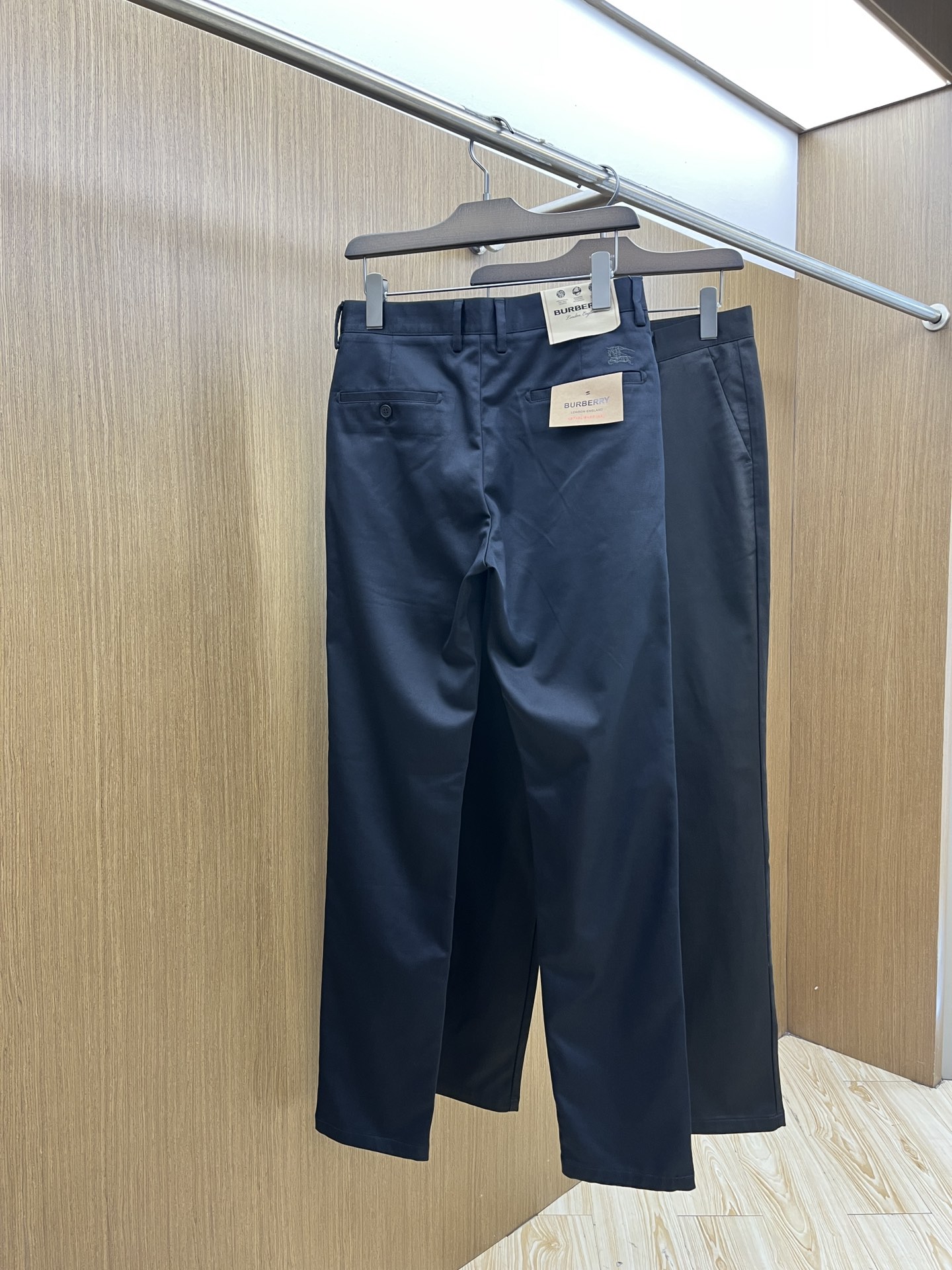 秋冬 BBR 🔥ss秋冬新品，官网同步有售，男士高端商务休闲西裤，高端进口面料，带弹力，后面采用硅胶字母