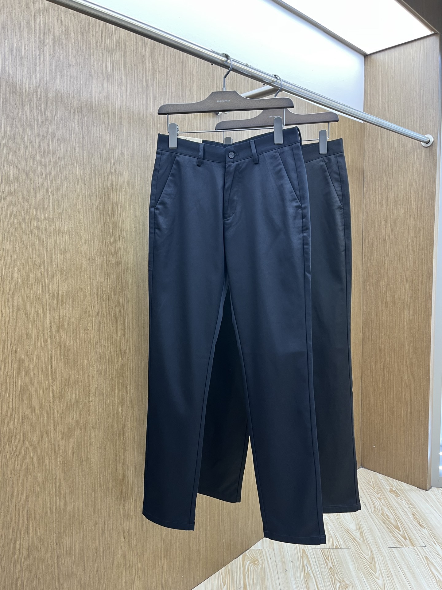 秋冬 BBR 🔥ss秋冬新品，官网同步有售，男士高端商务休闲西裤，高端进口面料，带弹力，后面采用硅胶字母