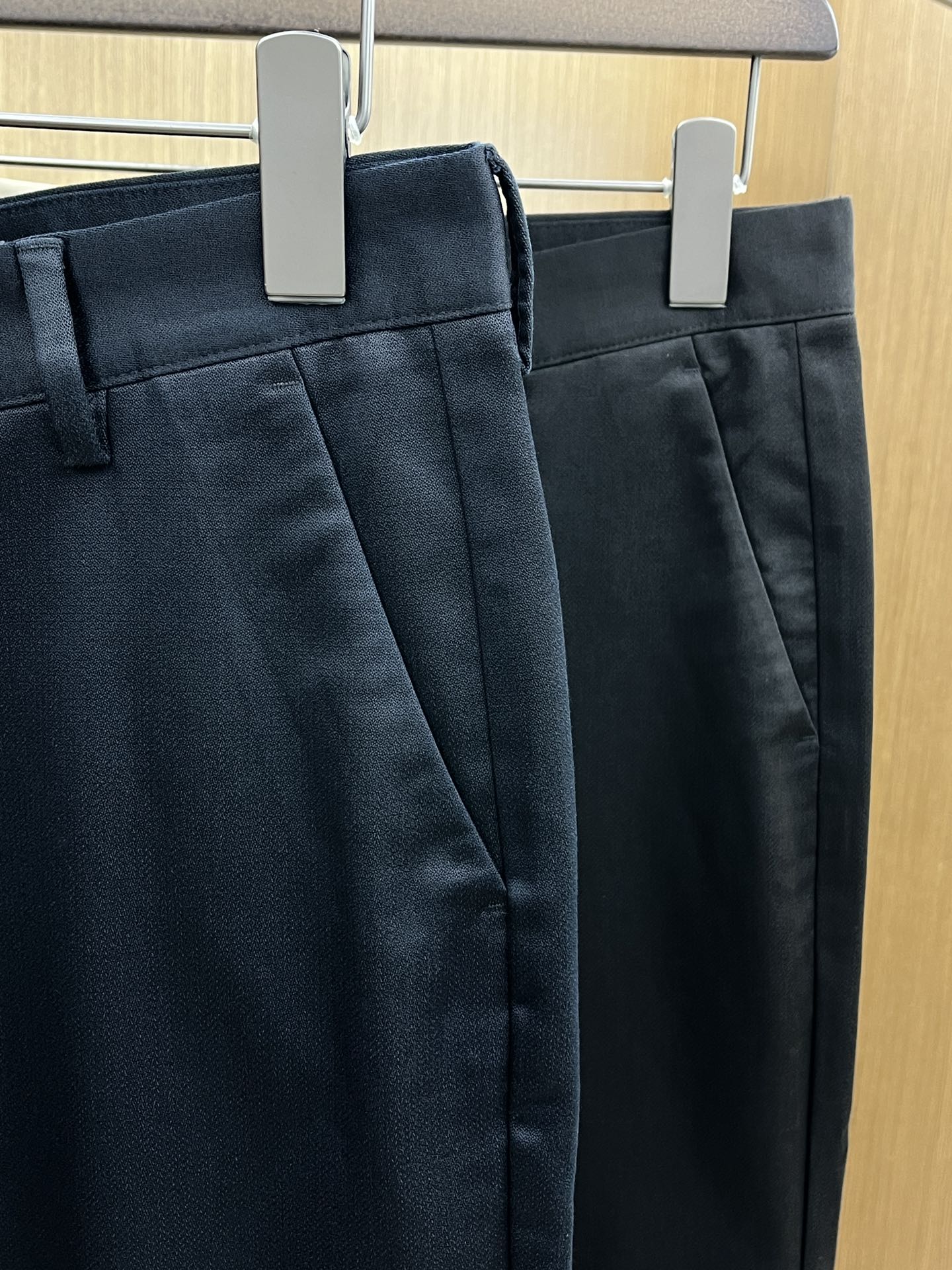 秋冬 BBR 🔥ss秋冬新品，官网同步有售，男士高端商务休闲西裤，高端进口面料，带弹力，后面采用硅胶字母