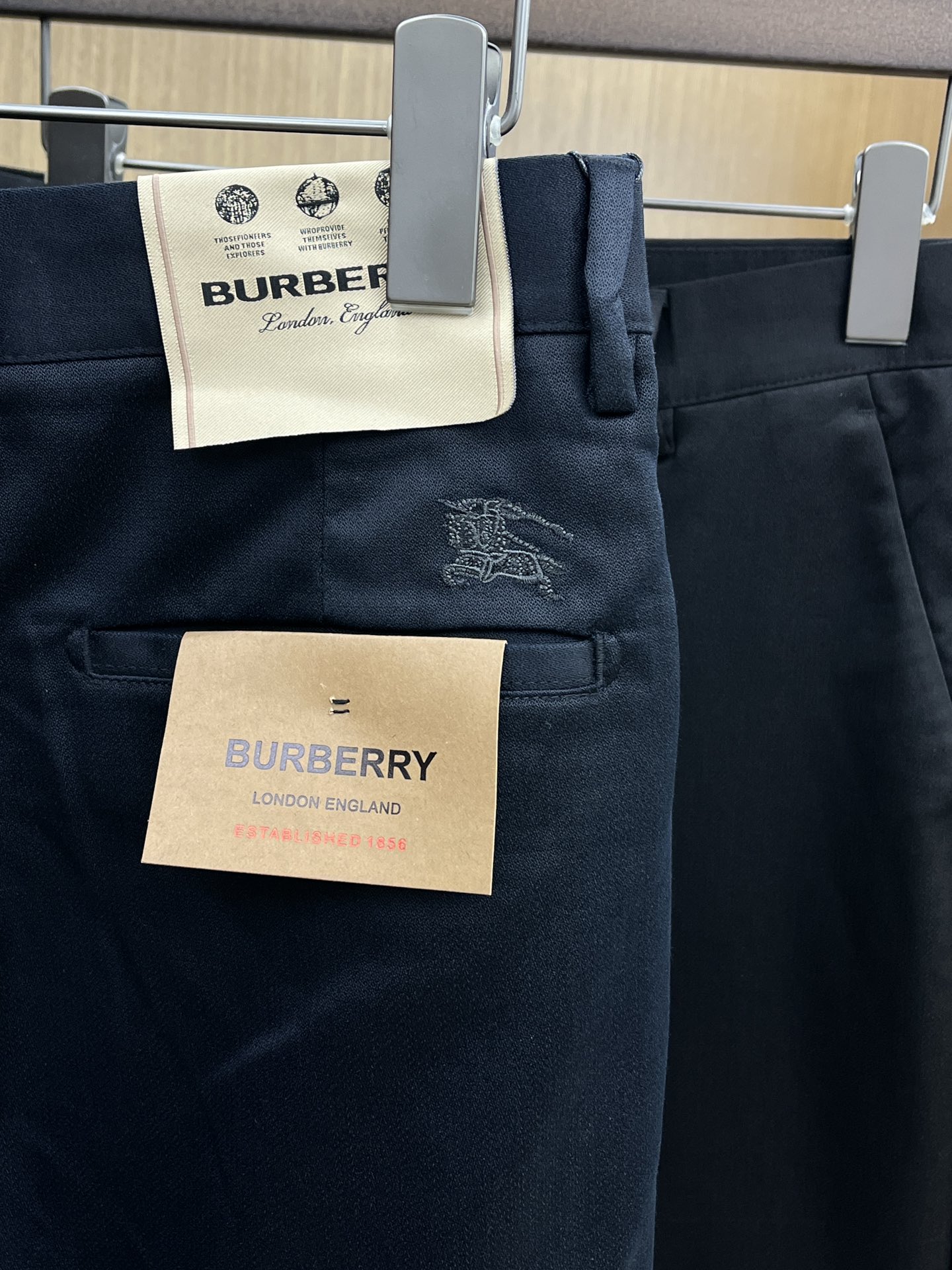 秋冬 BBR 🔥ss秋冬新品，官网同步有售，男士高端商务休闲西裤，高端进口面料，带弹力，后面采用硅胶字母