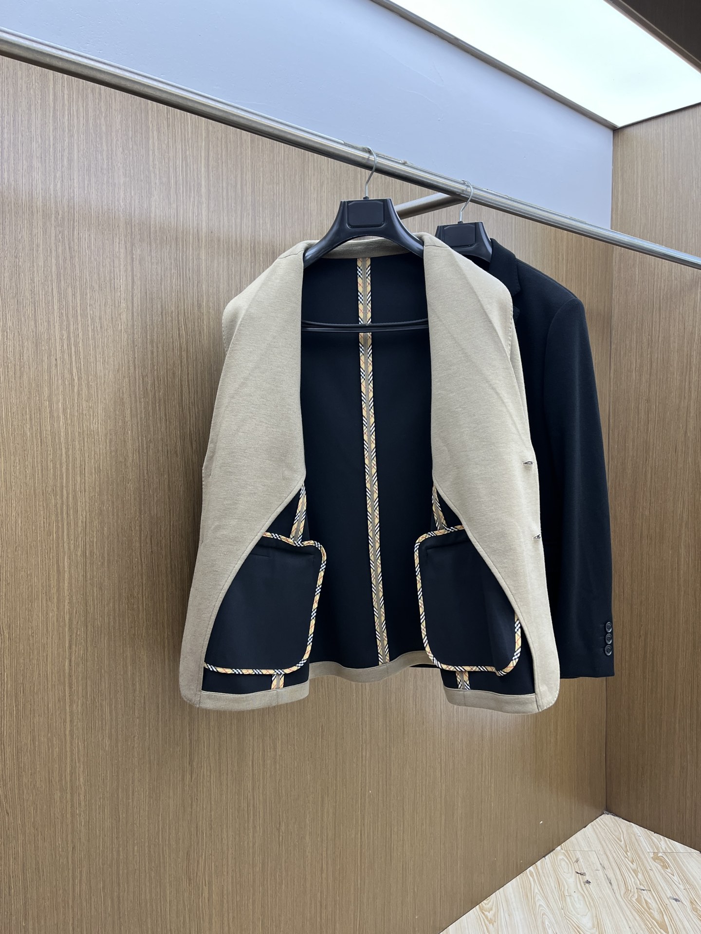 秋冬 BBR 🔥🔥ss早秋新款发布❤️巴宝莉西装夹克外套，秋季爆款西装外套，胸前战马logo刺绣西装，穿