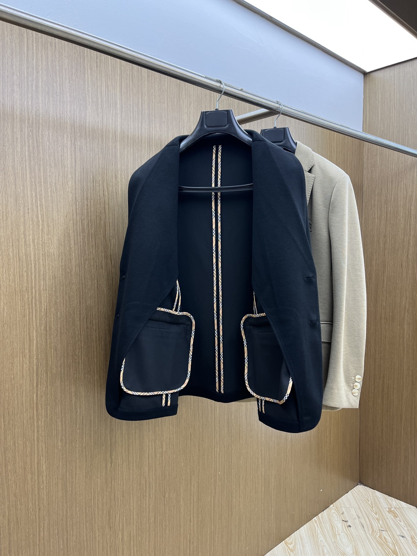 秋冬 BBR 🔥🔥ss早秋新款发布❤️巴宝莉西装夹克外套，秋季爆款西装外套，胸前战马logo刺绣西装，穿