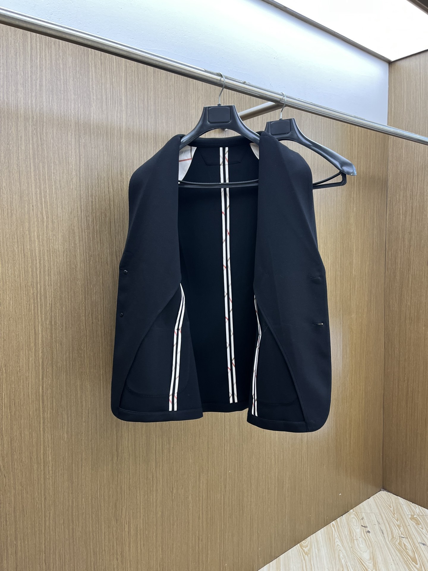 秋冬 lP🆕 🔥🔥ss早秋新款发布❤️巴宝莉西装夹克外套，秋季爆款西装外套，胸前战马logo刺绣西装，穿