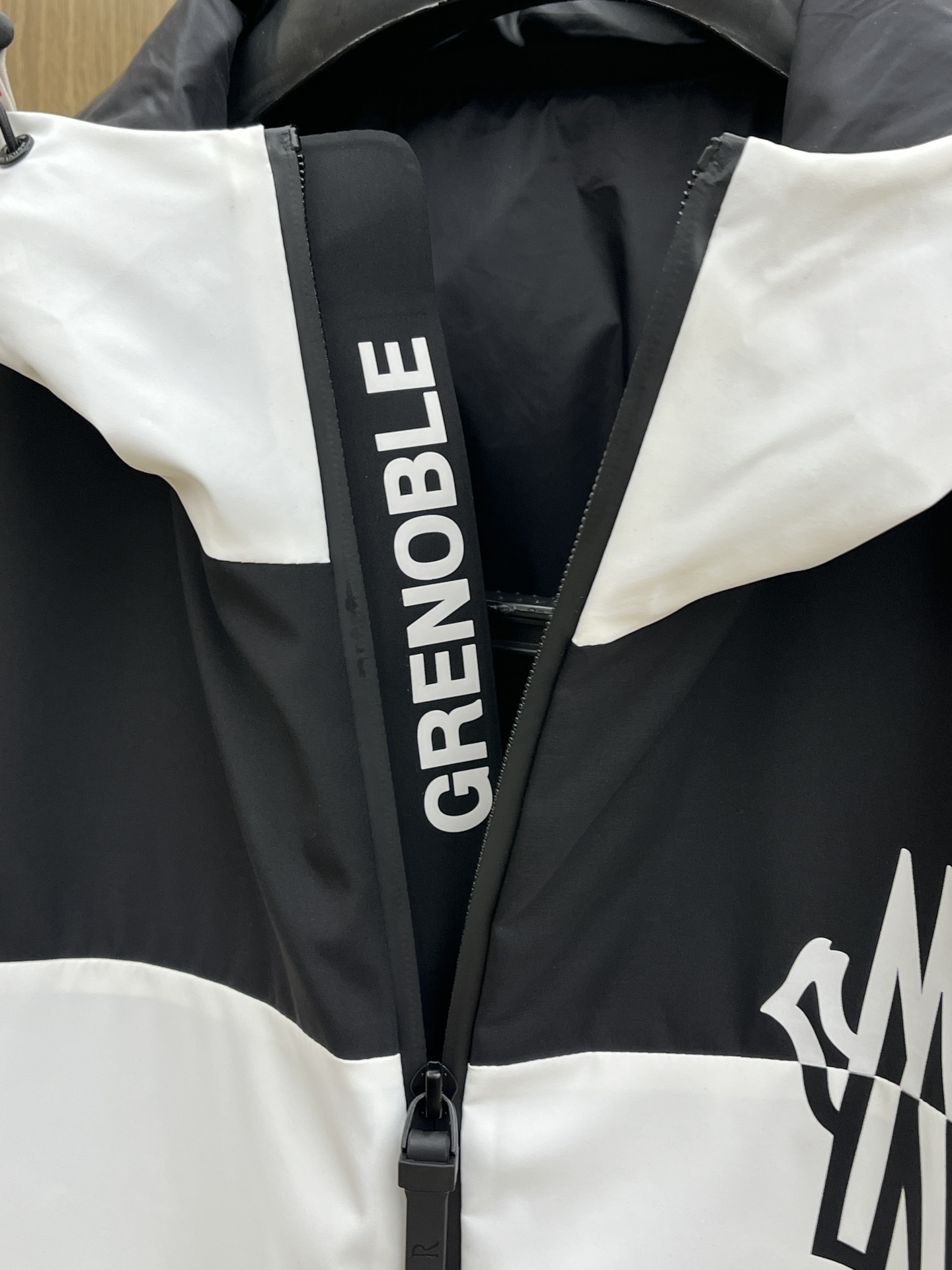 秋冬 Mon 🔥🔥ss早秋新款发布男士连帽夹克外套，秋季爆款外套，Logo黑白拼色款款外套，穿上就是舒适