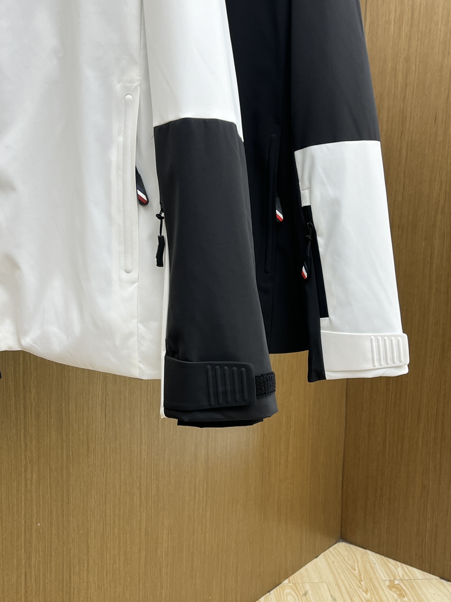 秋冬 Mon 🔥🔥ss早秋新款发布男士连帽夹克外套，秋季爆款外套，Logo黑白拼色款款外套，穿上就是舒适