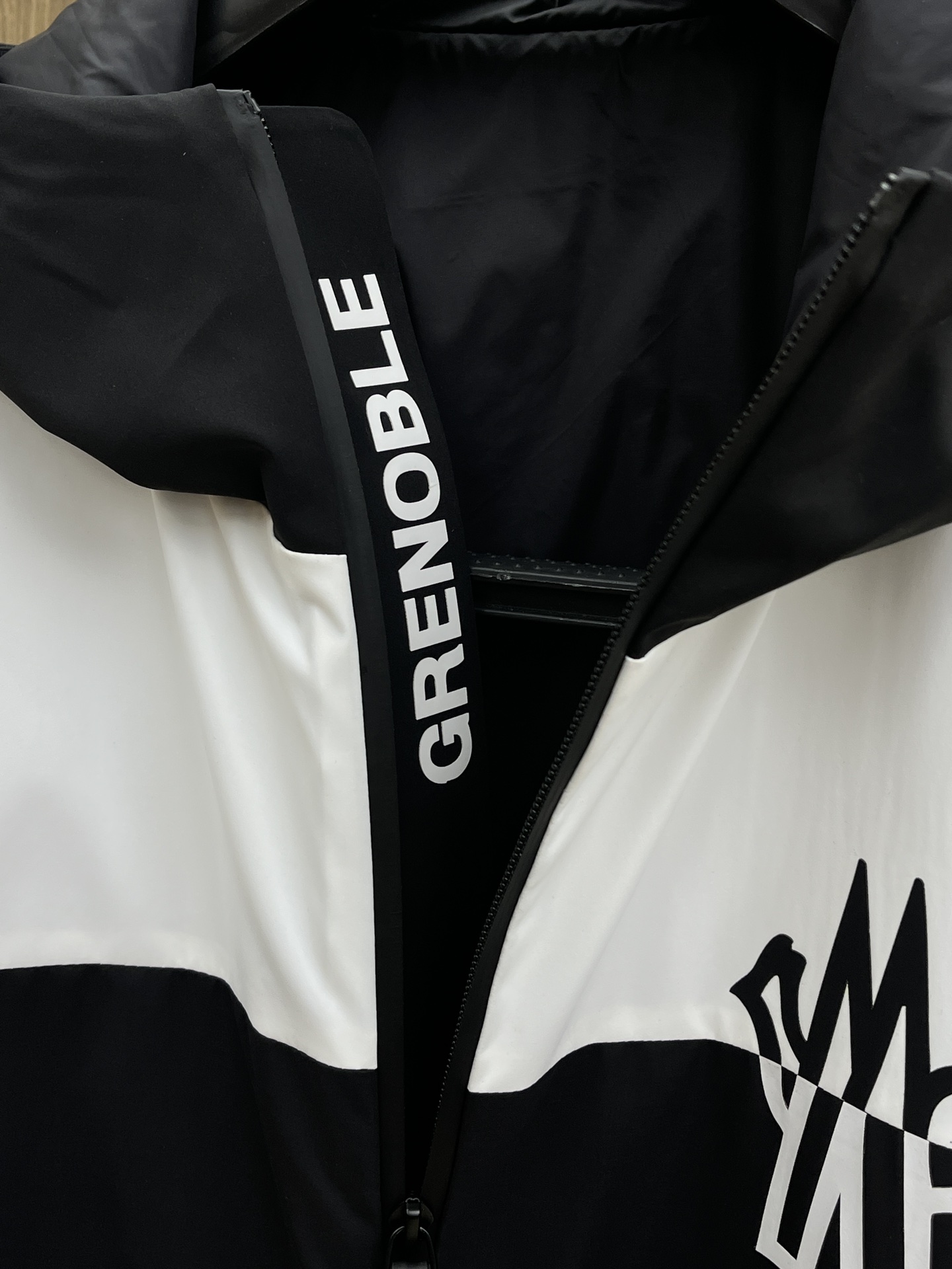 秋冬 Mon 🔥🔥ss早秋新款发布男士连帽夹克外套，秋季爆款外套，Logo黑白拼色款款外套，穿上就是舒适