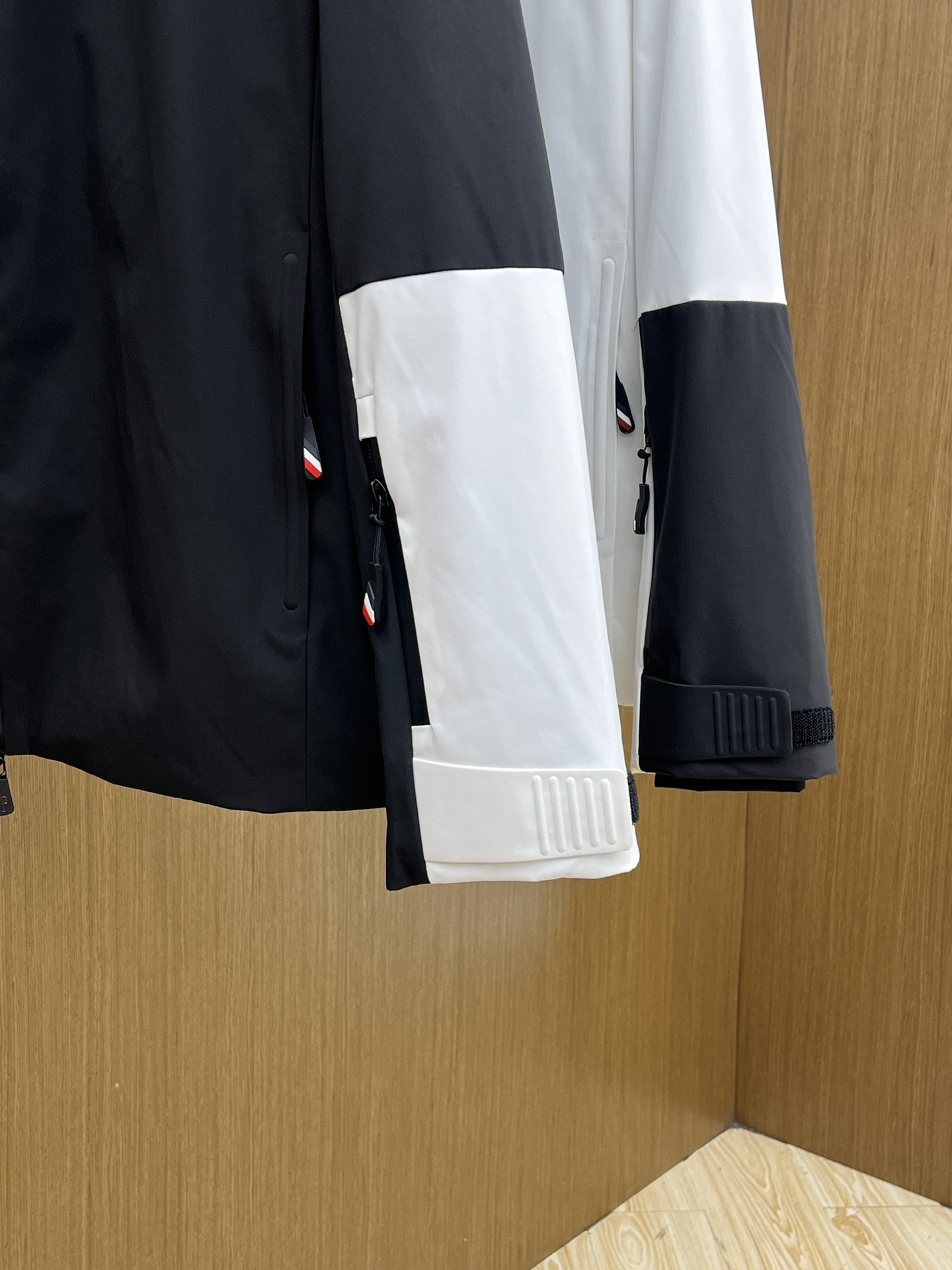 秋冬 Mon 🔥🔥ss早秋新款发布男士连帽夹克外套，秋季爆款外套，Logo黑白拼色款款外套，穿上就是舒适