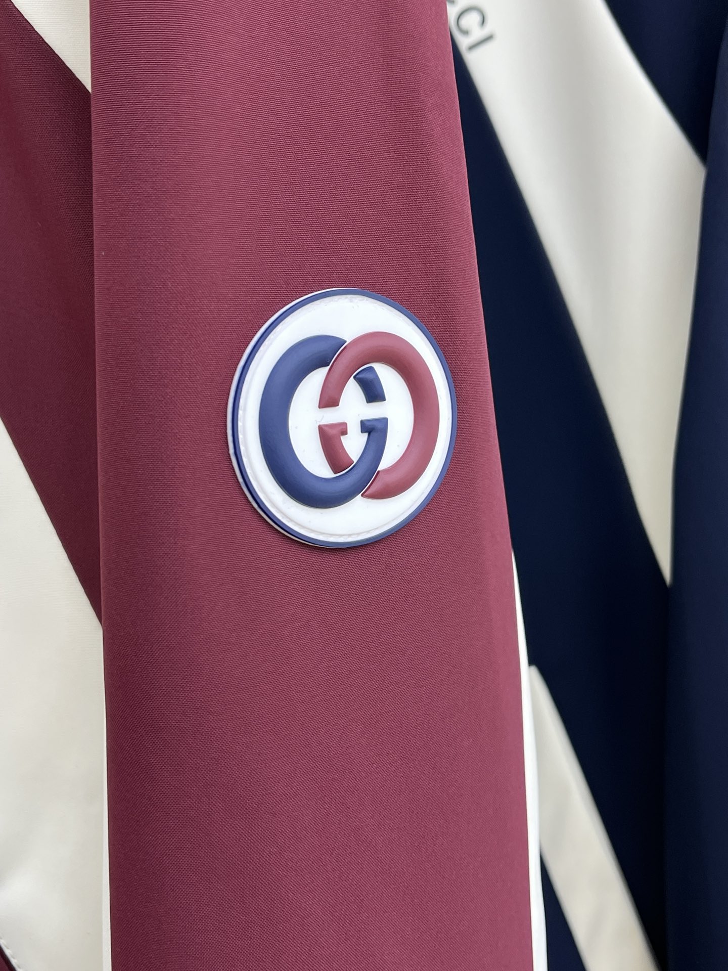 秋冬 Guc 🔥🔥ss早秋新款男装 古驰立领夹克外套，logo印花，秋季爆款外套，颗粒绒面料穿上就是舒适