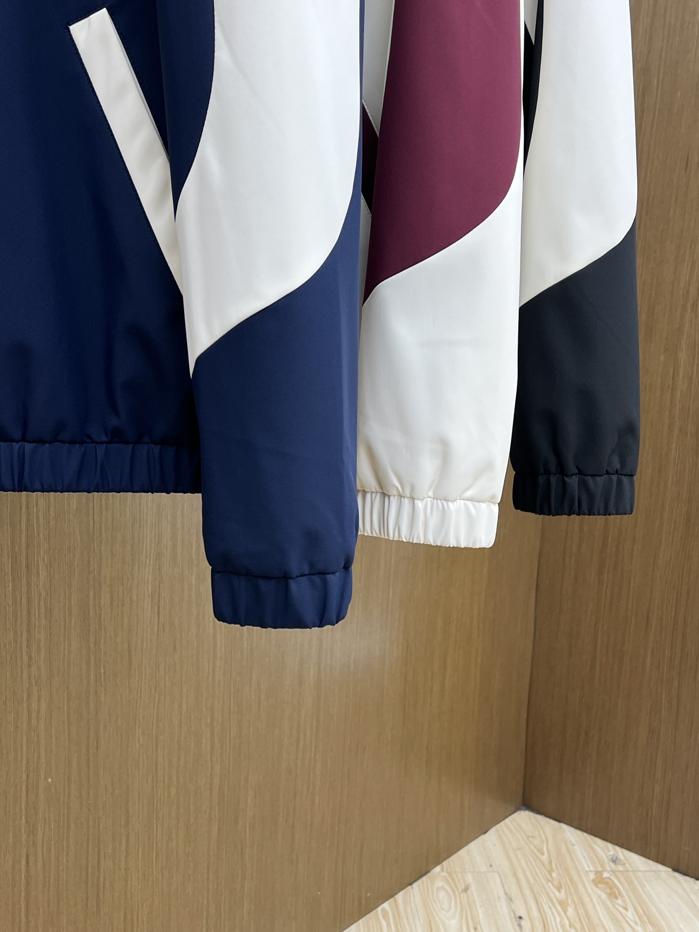 秋冬 Guc 🔥🔥ss早秋新款男装 古驰立领夹克外套，logo印花，秋季爆款外套，颗粒绒面料穿上就是舒适