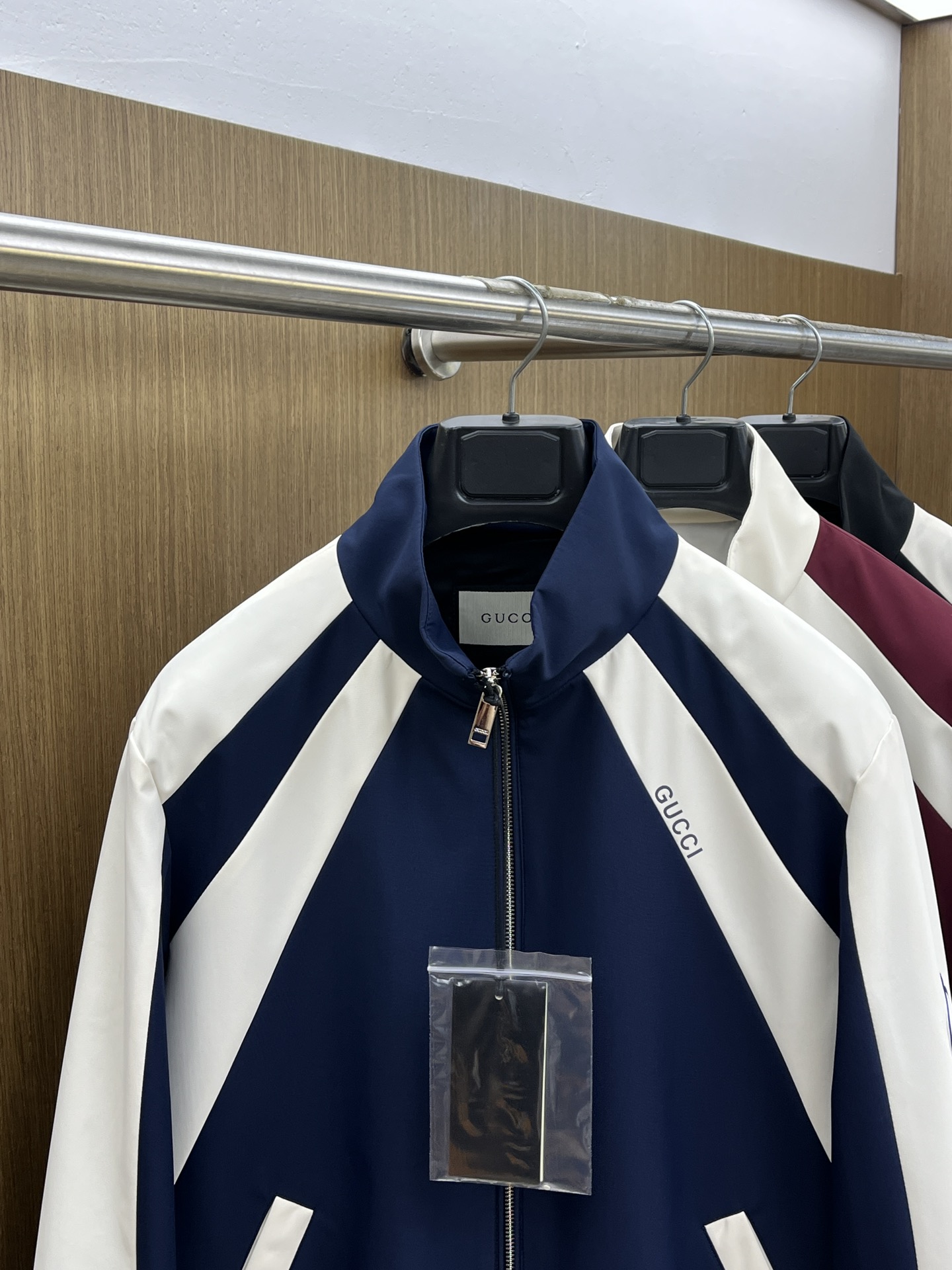 秋冬 Guc 🔥🔥ss早秋新款男装 古驰立领夹克外套，logo印花，秋季爆款外套，颗粒绒面料穿上就是舒适