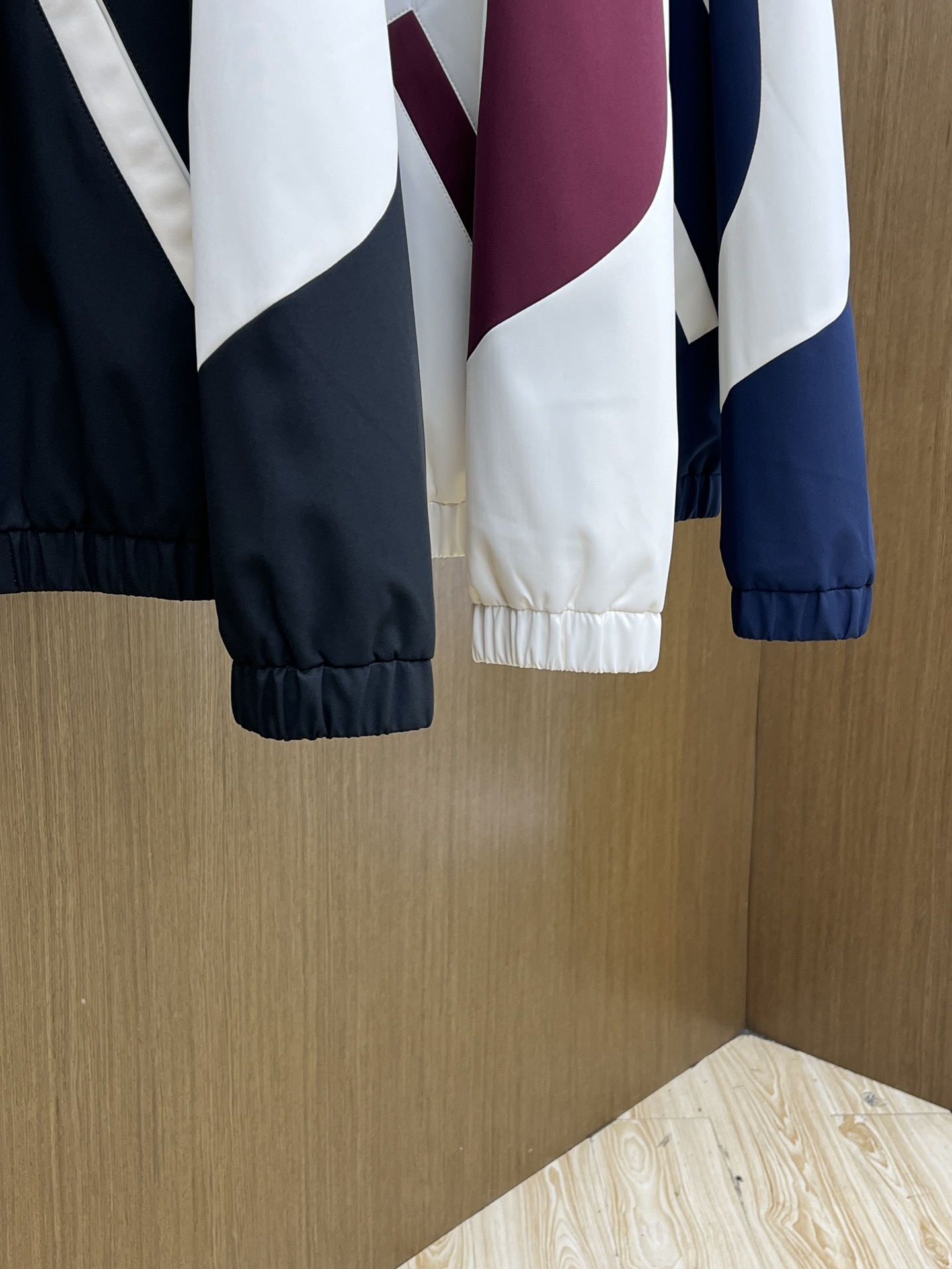 秋冬 Guc 🔥🔥ss早秋新款男装 古驰立领夹克外套，logo印花，秋季爆款外套，颗粒绒面料穿上就是舒适