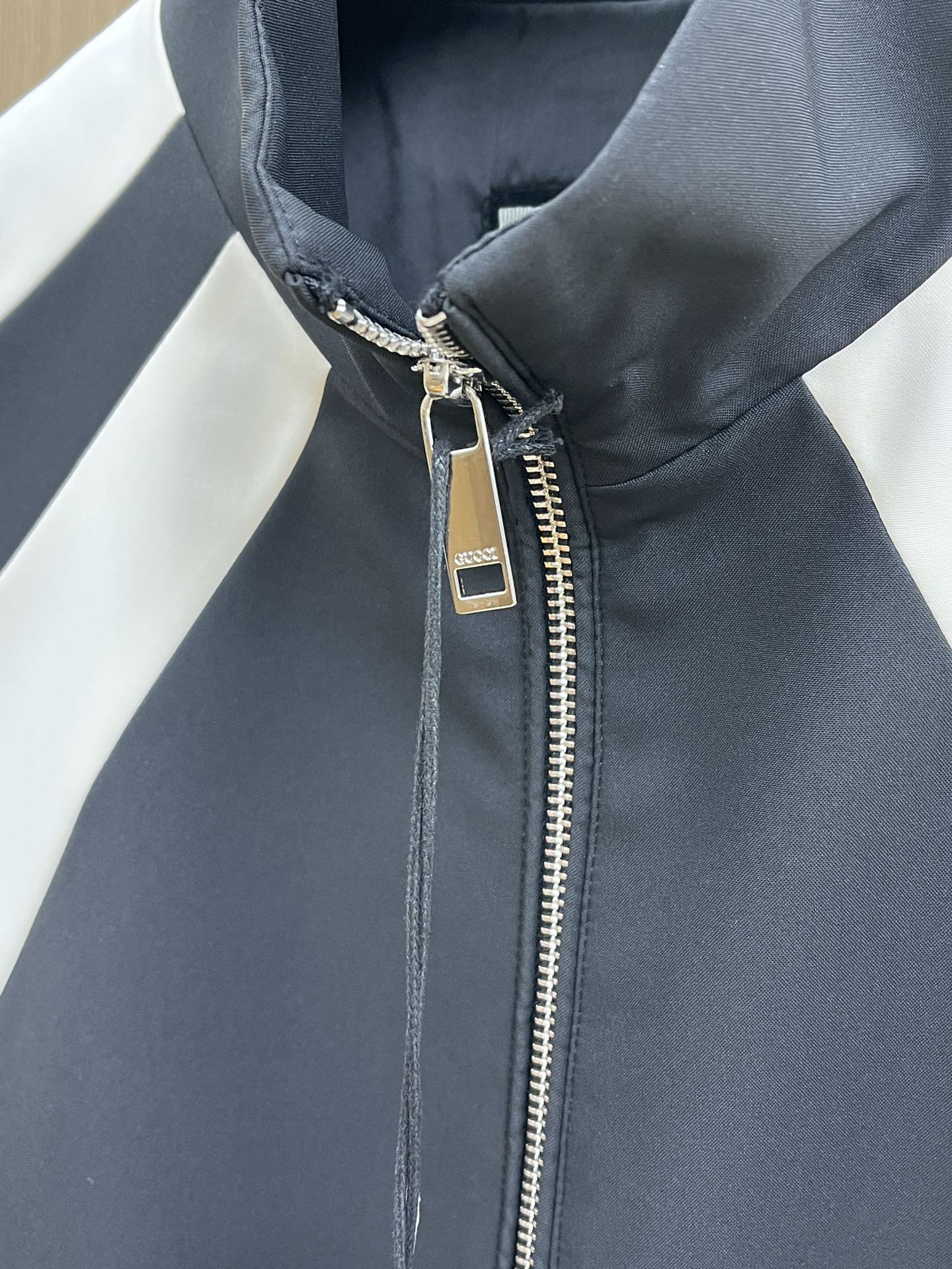 秋冬 Guc 🔥🔥ss早秋新款男装 古驰立领夹克外套，logo印花，秋季爆款外套，颗粒绒面料穿上就是舒适