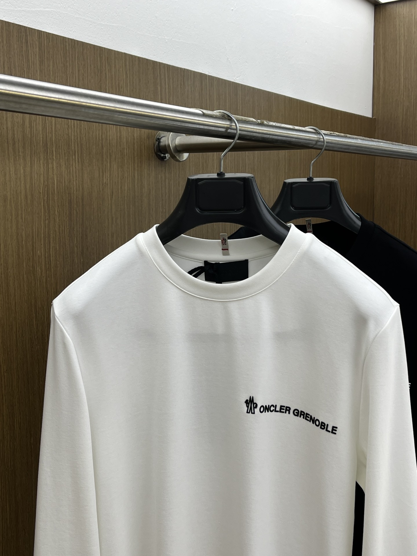 秋冬 Mon 🔥秋冬新品#蒙口 面料采用新疆长绒棉 面料细腻柔软上身舒适 fjj侧边拼接小点缀，简约中又