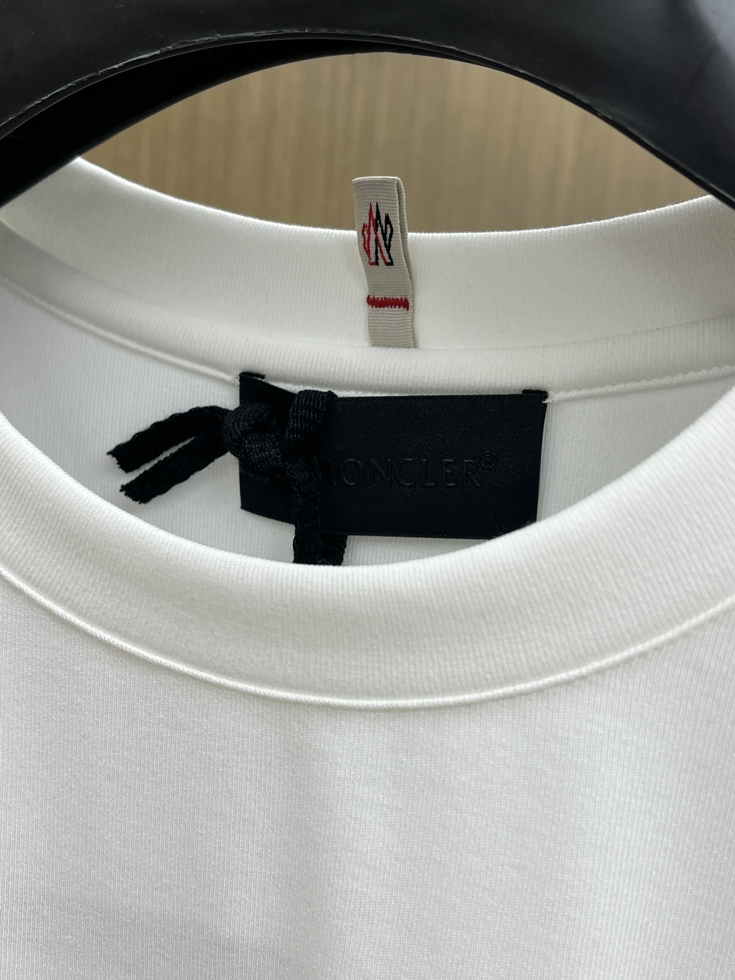 秋冬 Mon 🔥秋冬新品#蒙口 面料采用新疆长绒棉 面料细腻柔软上身舒适 fjj侧边拼接小点缀，简约中又