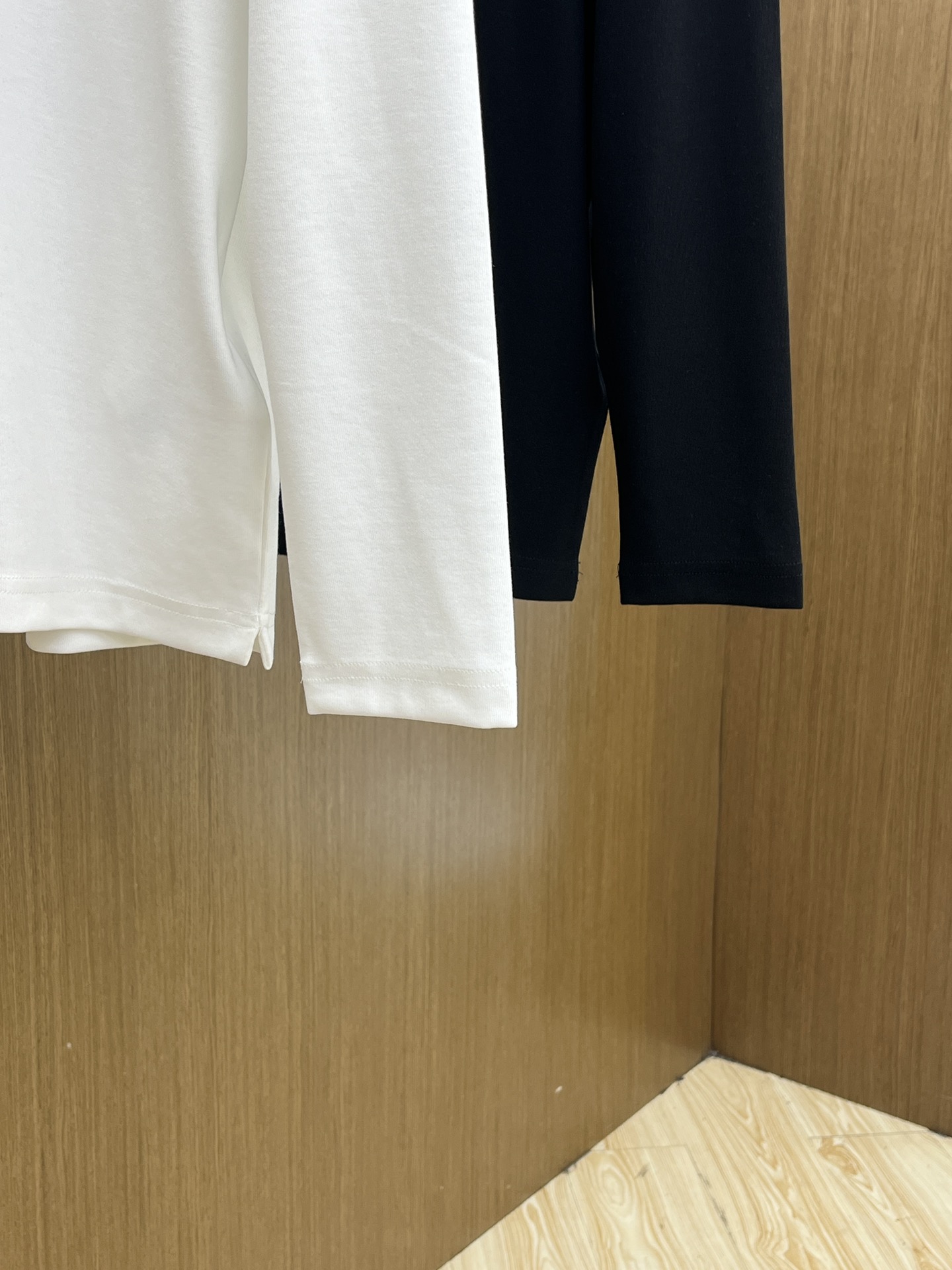 秋冬 Mon 🔥秋冬新品#蒙口 面料采用新疆长绒棉 面料细腻柔软上身舒适 fjj侧边拼接小点缀，简约中又