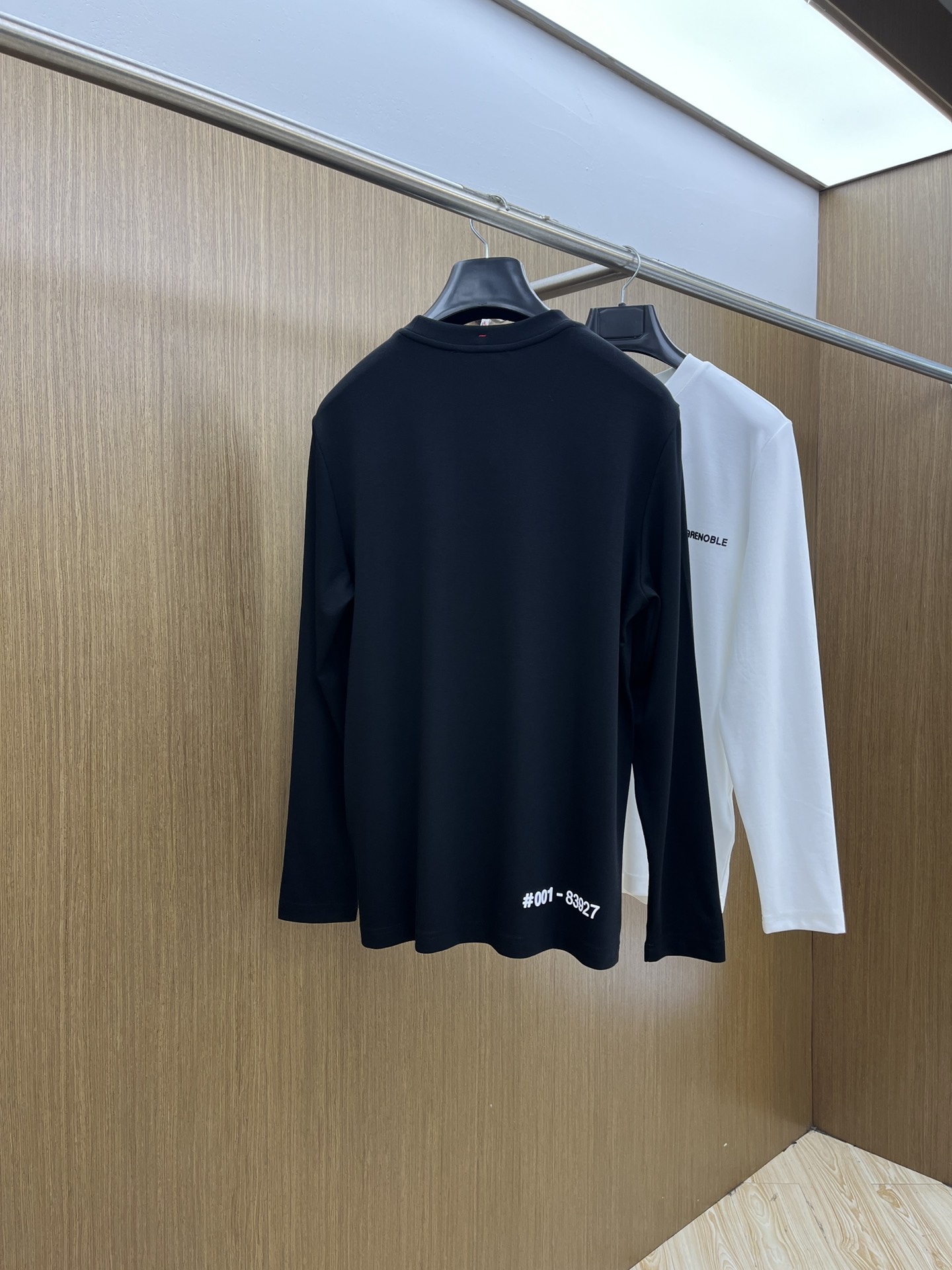 秋冬 Mon 🔥秋冬新品#蒙口 面料采用新疆长绒棉 面料细腻柔软上身舒适 fjj侧边拼接小点缀，简约中又