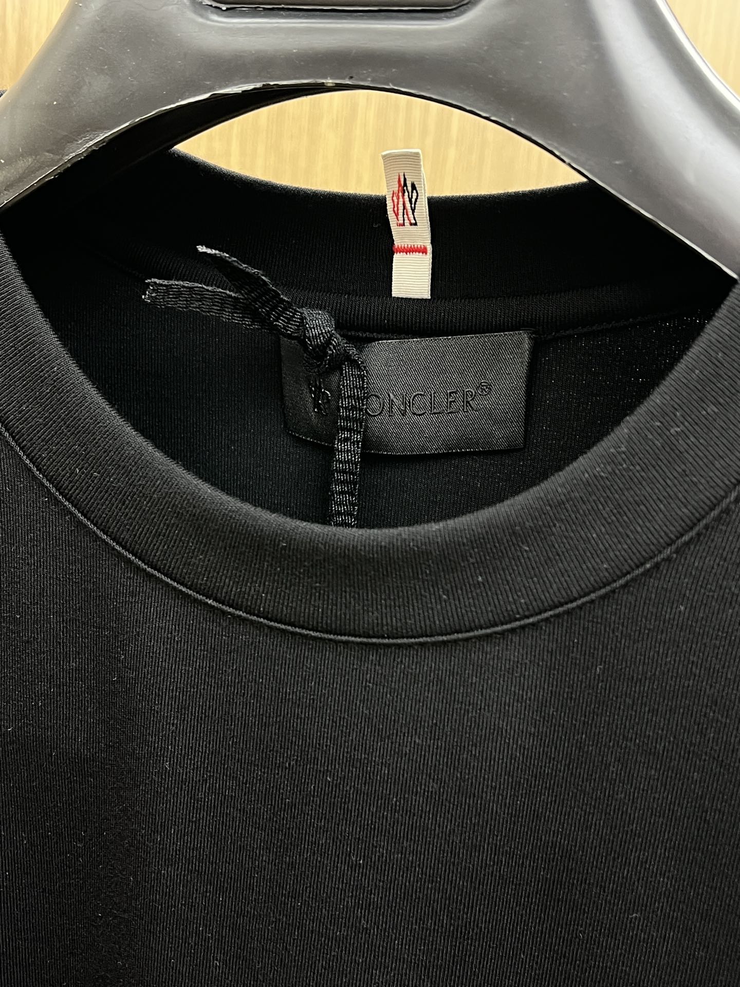 秋冬 Mon 🔥秋冬新品#蒙口 面料采用新疆长绒棉 面料细腻柔软上身舒适 fjj侧边拼接小点缀，简约中又