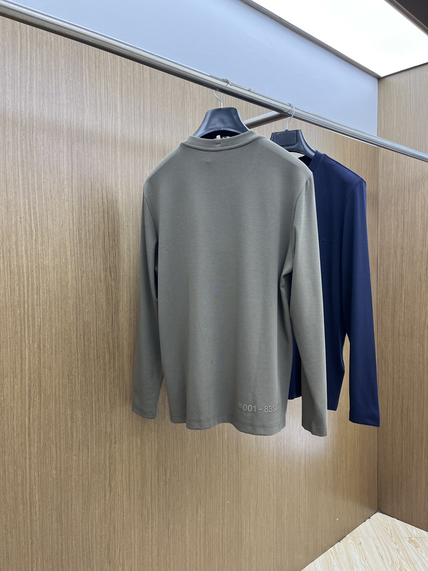 秋冬 Mon 🔥秋冬新品#蒙口 面料采用新疆长绒棉 面料细腻柔软上身舒适 fjj侧边拼接小点缀，简约中又