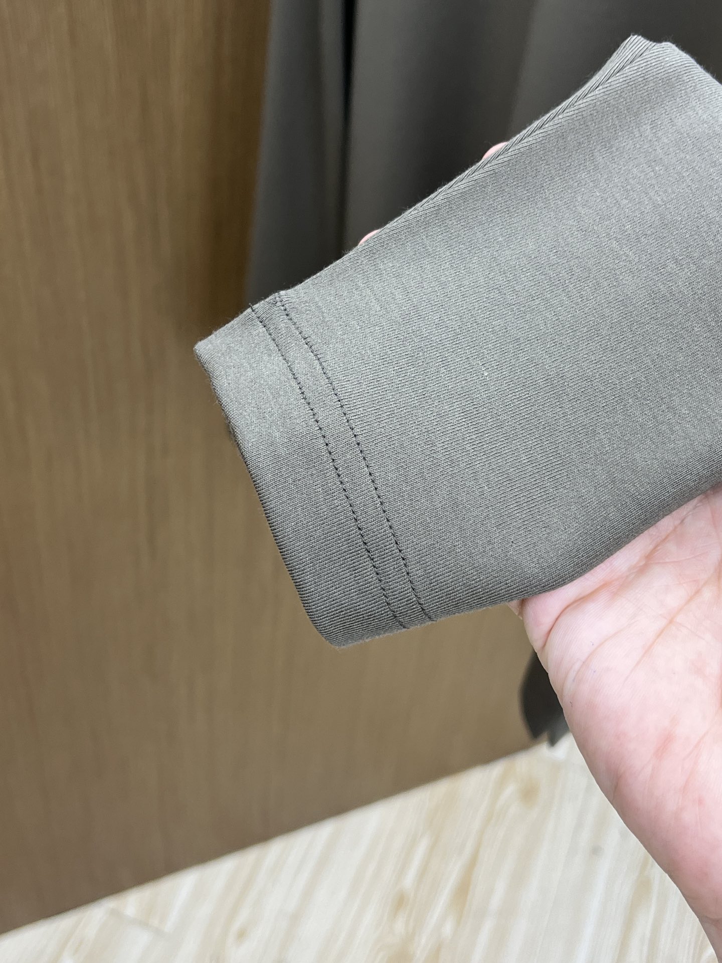 秋冬 Mon 🔥秋冬新品#蒙口 面料采用新疆长绒棉 面料细腻柔软上身舒适 fjj侧边拼接小点缀，简约中又