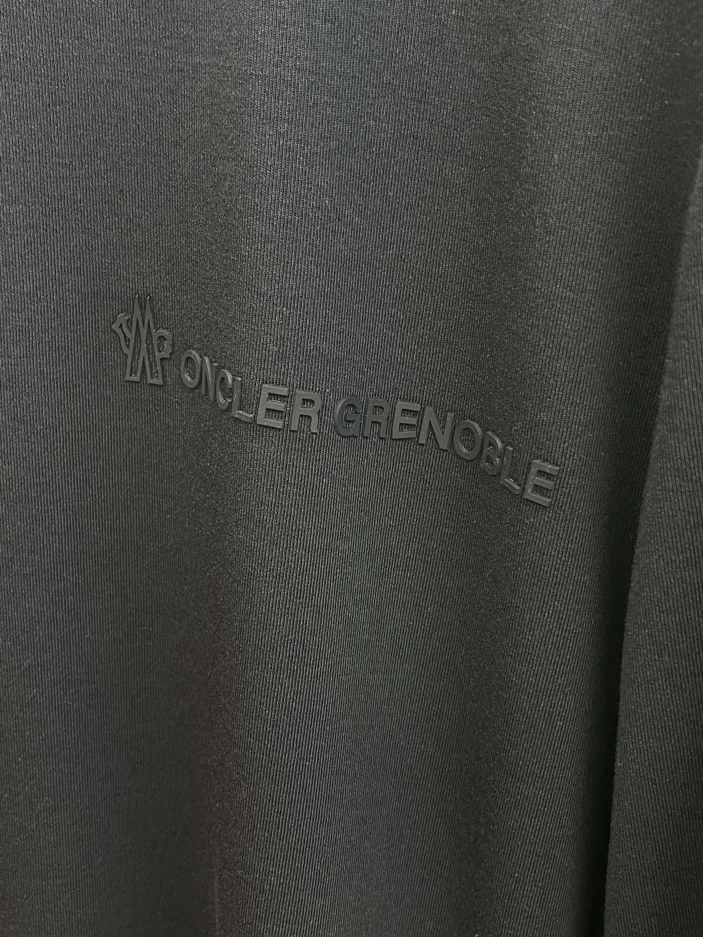 秋冬 Mon 🔥秋冬新品#蒙口 面料采用新疆长绒棉 面料细腻柔软上身舒适 fjj侧边拼接小点缀，简约中又