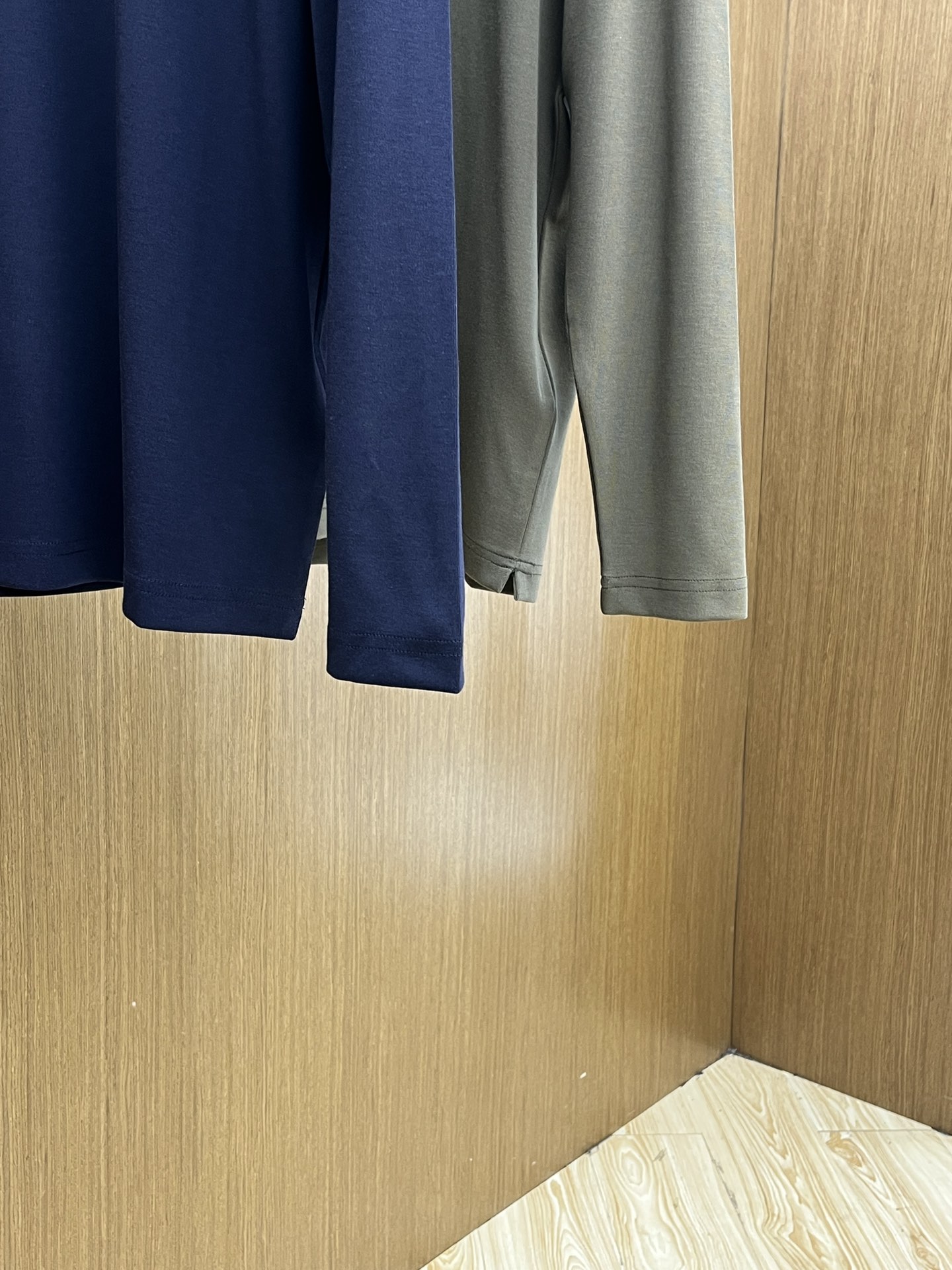 秋冬 Mon 🔥秋冬新品#蒙口 面料采用新疆长绒棉 面料细腻柔软上身舒适 fjj侧边拼接小点缀，简约中又