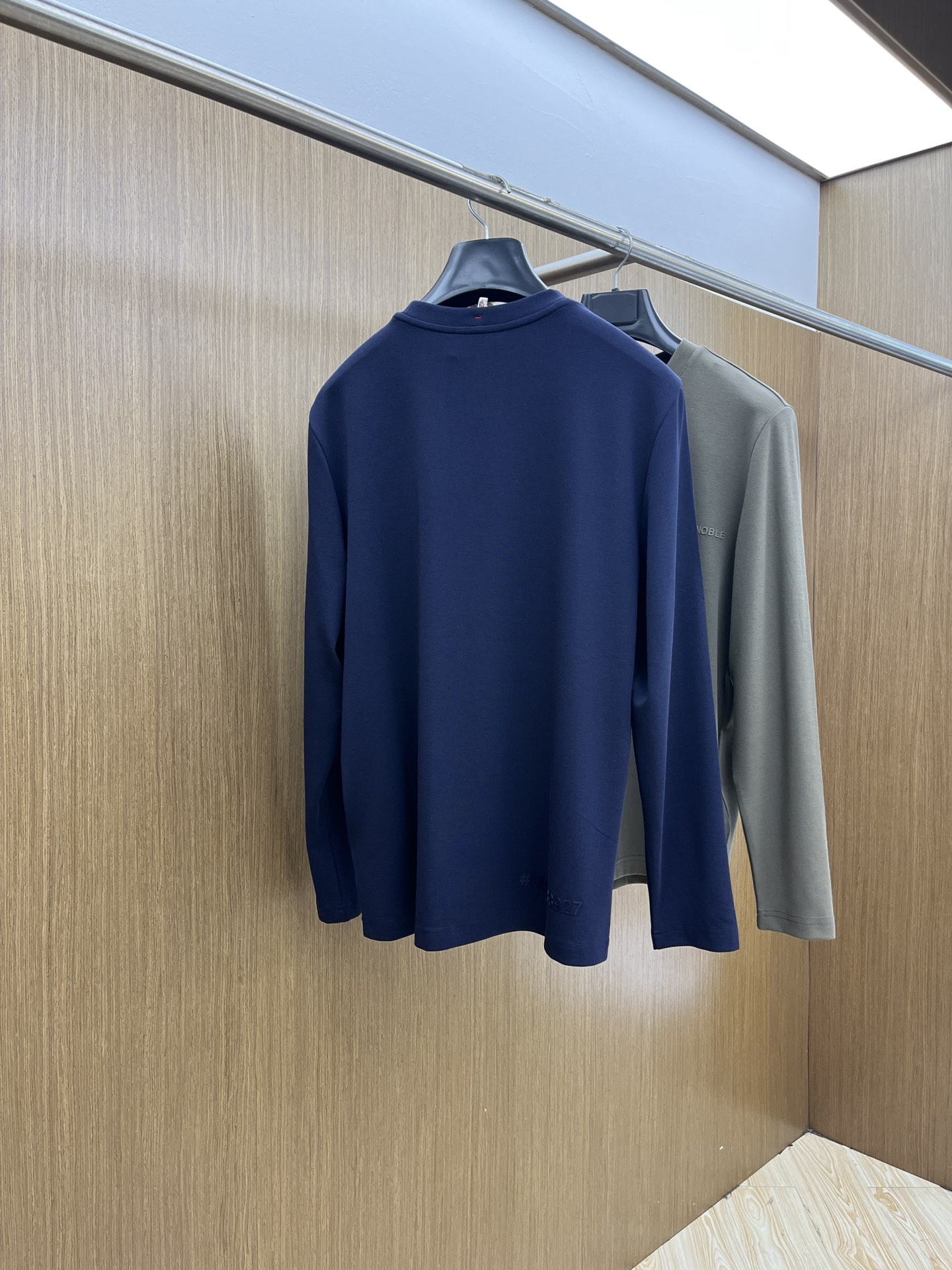 秋冬 Mon 🔥秋冬新品#蒙口 面料采用新疆长绒棉 面料细腻柔软上身舒适 fjj侧边拼接小点缀，简约中又