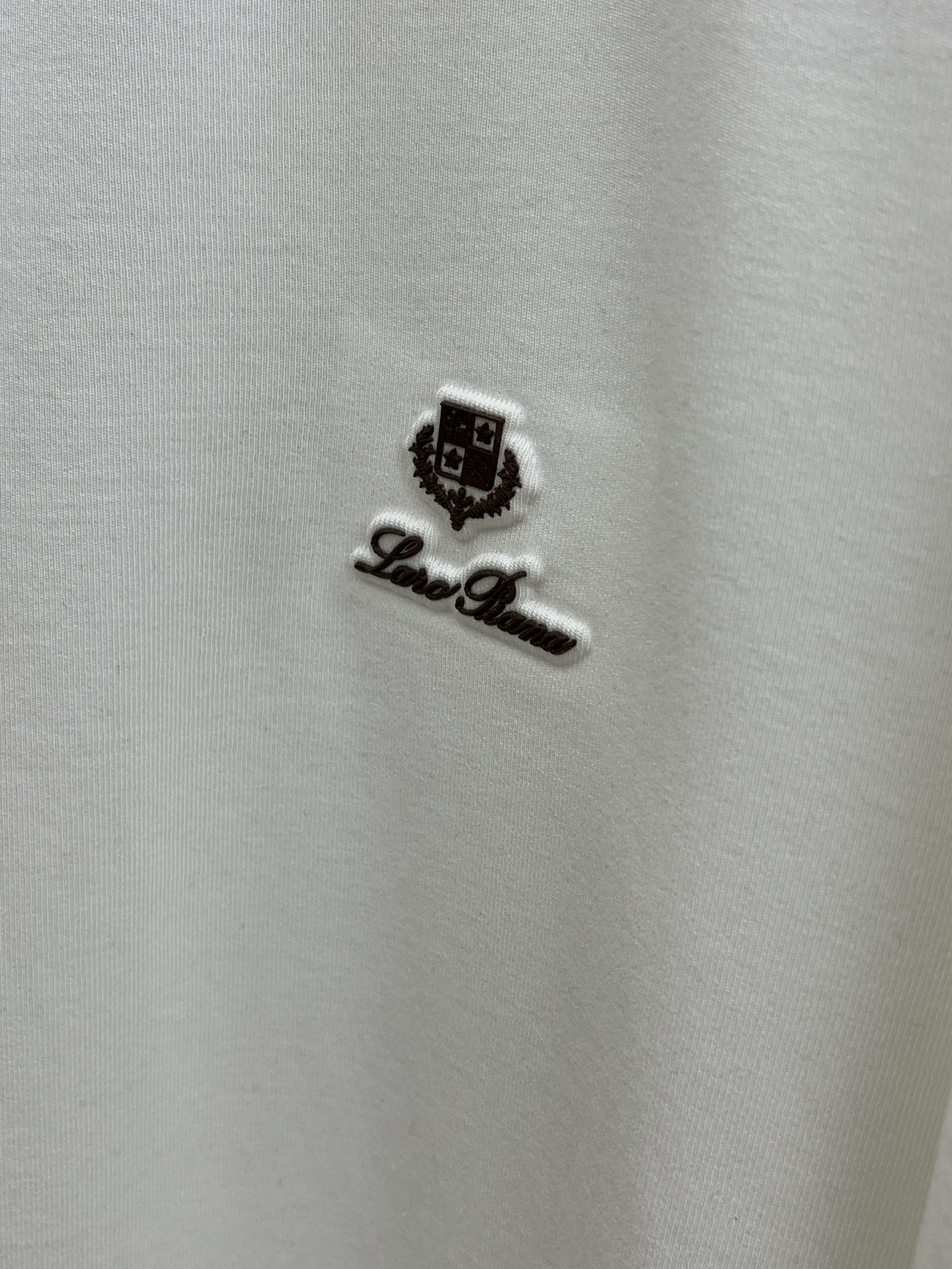 秋冬 lP🆕 🔥官网最新款秋冬新品 面料采用新疆长绒棉 面料细腻柔软上身舒适  fjj胸前品牌logo小