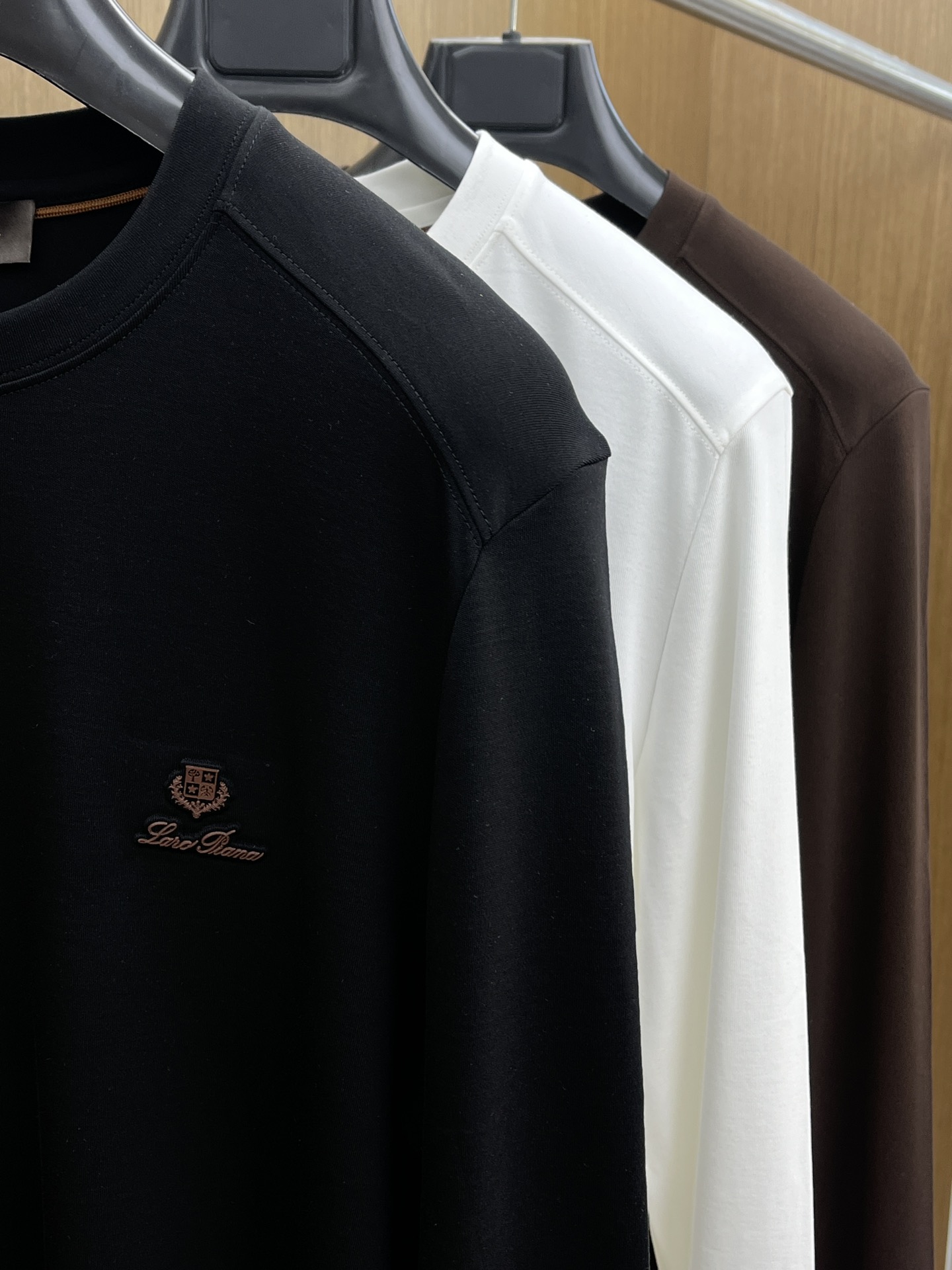 秋冬 lP🆕 🔥官网最新款秋冬新品 面料采用新疆长绒棉 面料细腻柔软上身舒适  fjj胸前品牌logo小