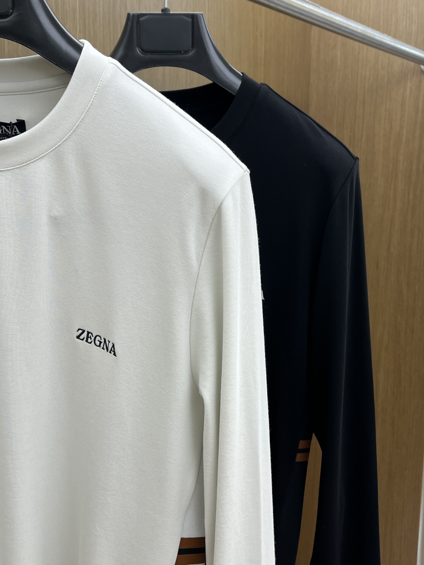 秋冬 ZZ 🔥官网最新款秋冬新品 面料采用新疆长绒棉 面料细腻柔软上身舒适 fjj胸前品牌logo小点缀