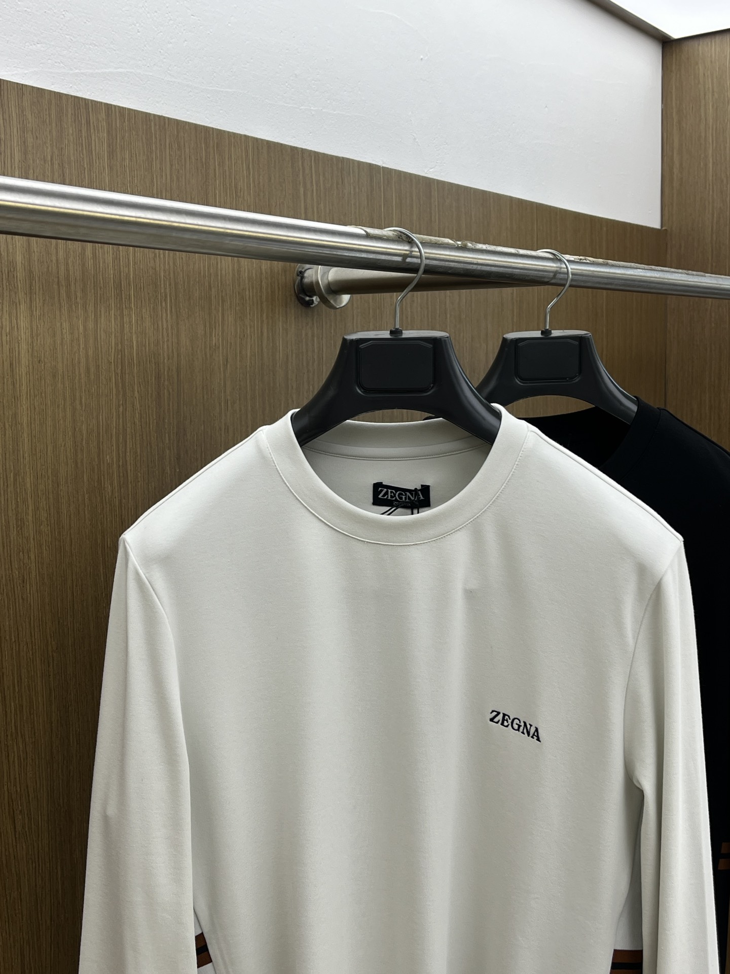 秋冬 ZZ 🔥官网最新款秋冬新品 面料采用新疆长绒棉 面料细腻柔软上身舒适 fjj胸前品牌logo小点缀