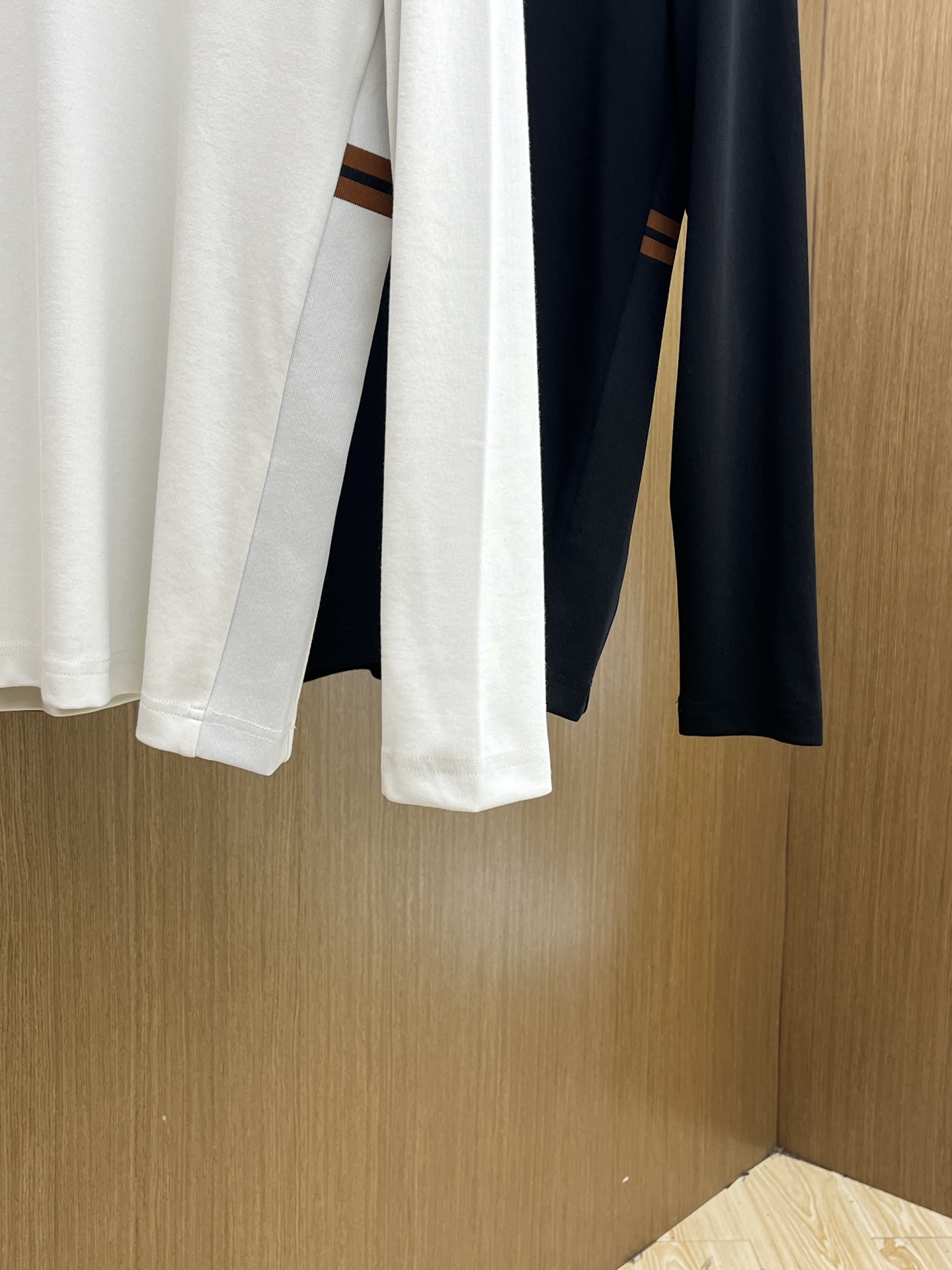 秋冬 ZZ 🔥官网最新款秋冬新品 面料采用新疆长绒棉 面料细腻柔软上身舒适 fjj胸前品牌logo小点缀