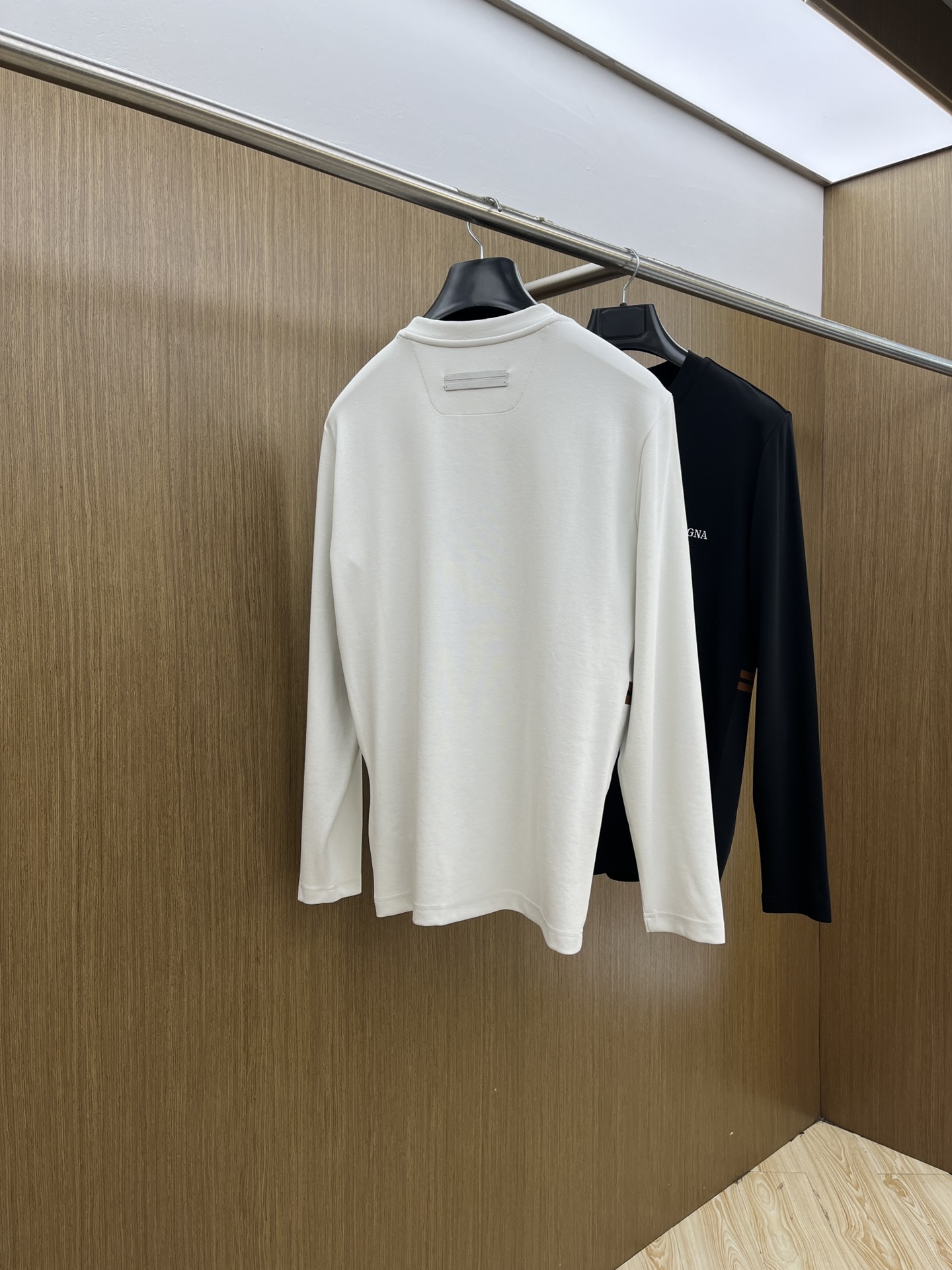 秋冬 ZZ 🔥官网最新款秋冬新品 面料采用新疆长绒棉 面料细腻柔软上身舒适 fjj胸前品牌logo小点缀