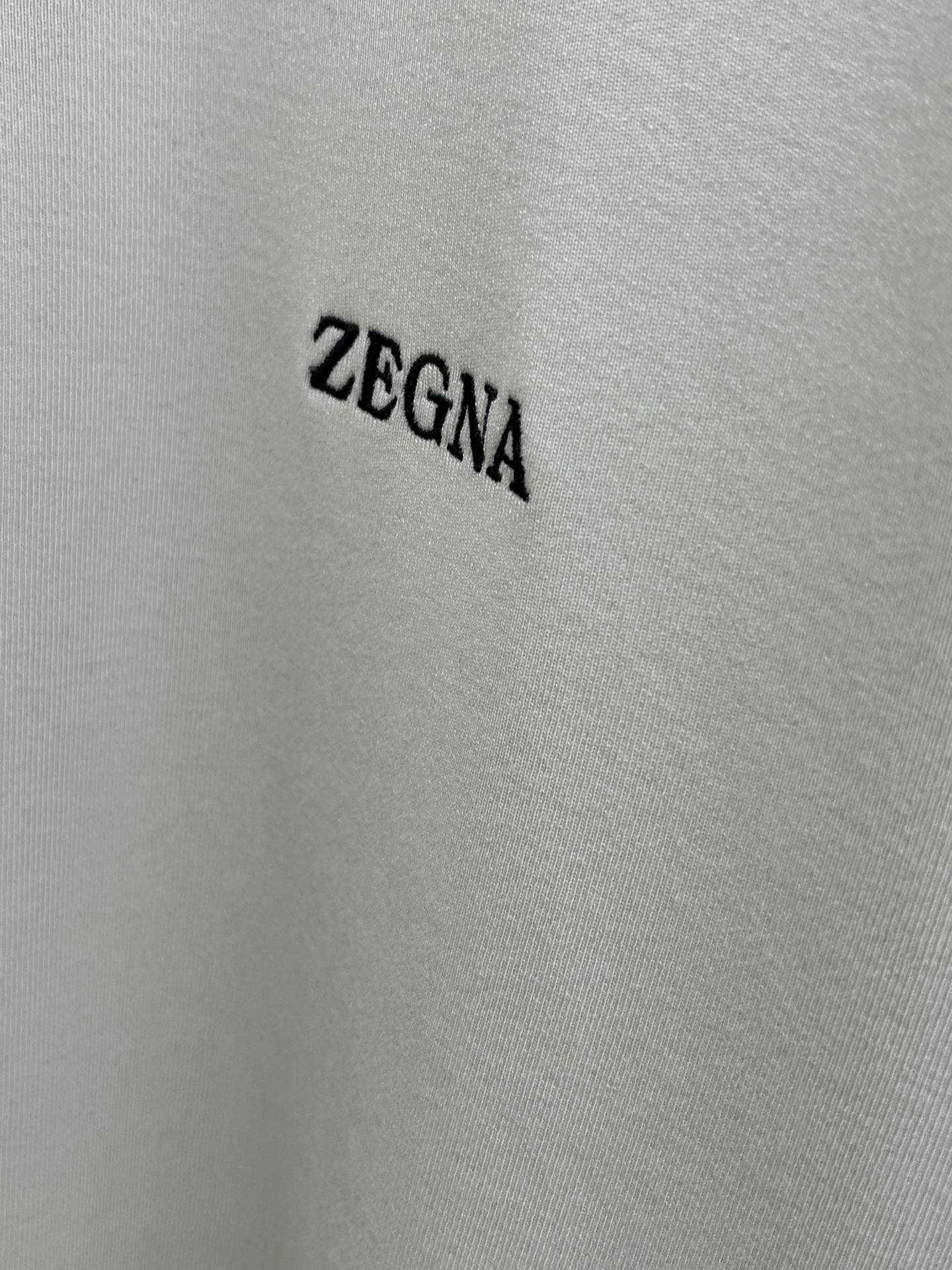 秋冬 ZZ 🔥官网最新款秋冬新品 面料采用新疆长绒棉 面料细腻柔软上身舒适 fjj胸前品牌logo小点缀
