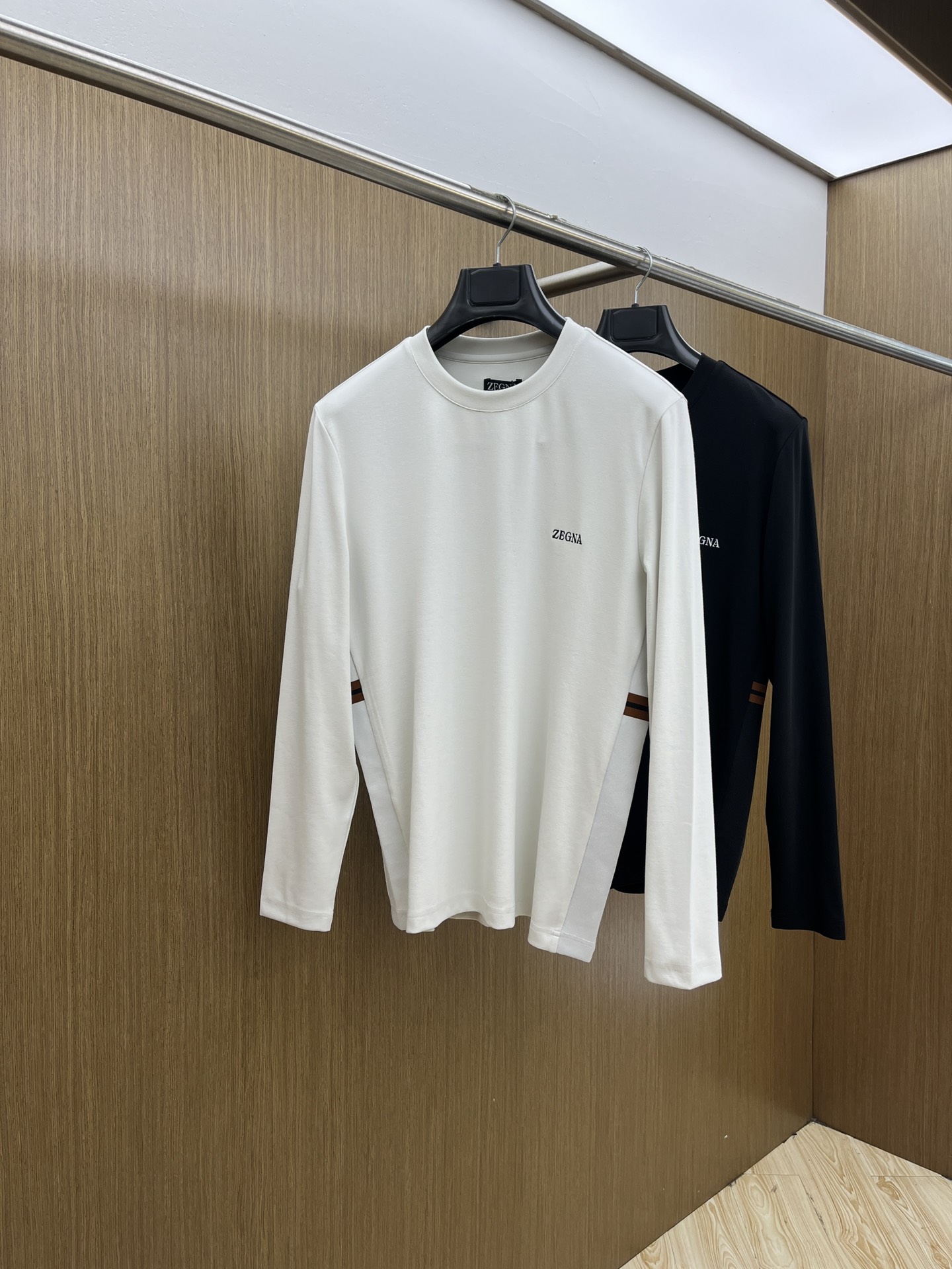 秋冬 ZZ 🔥官网最新款秋冬新品 面料采用新疆长绒棉 面料细腻柔软上身舒适 fjj胸前品牌logo小点缀