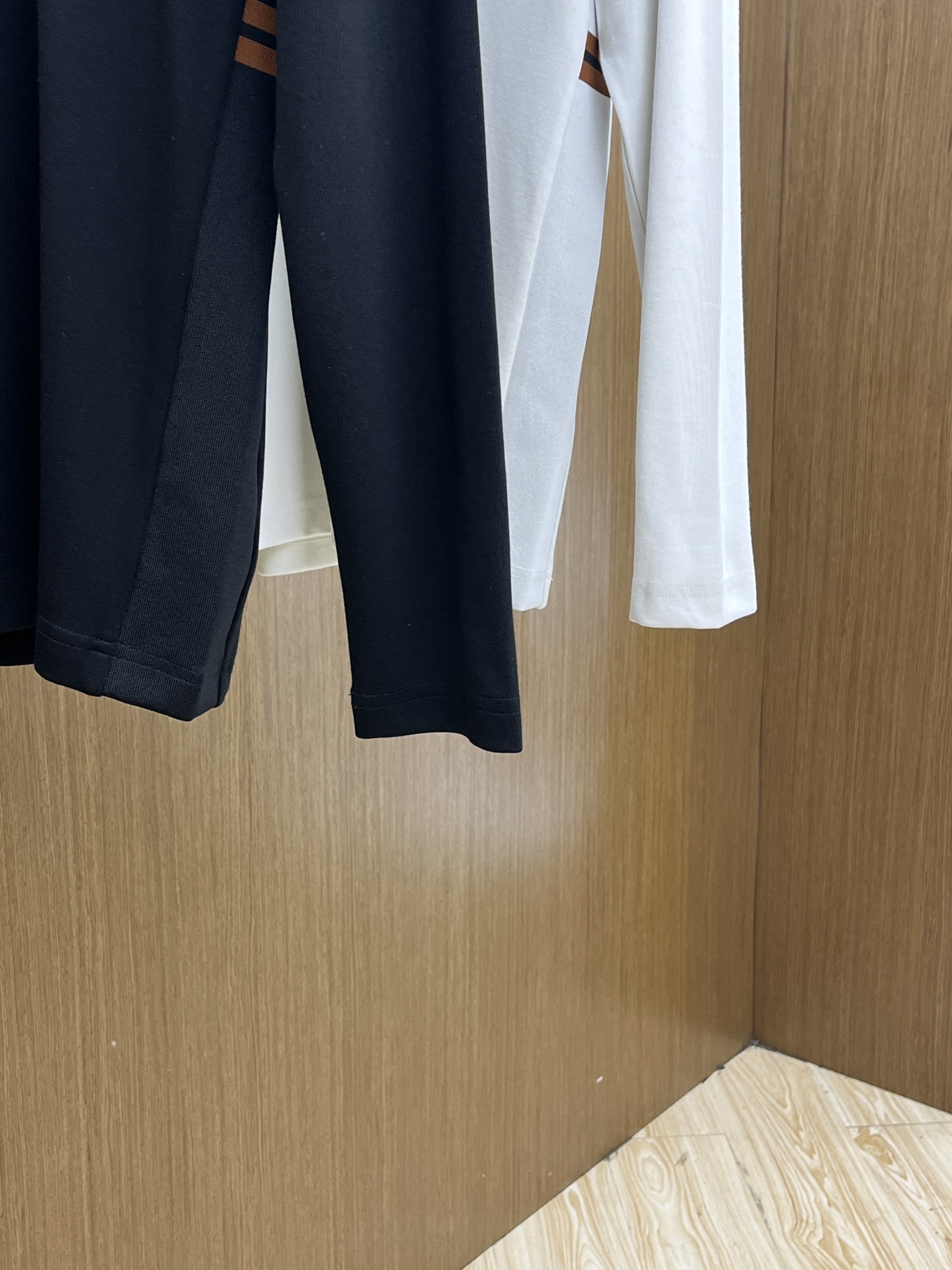 秋冬 ZZ 🔥官网最新款秋冬新品 面料采用新疆长绒棉 面料细腻柔软上身舒适 fjj胸前品牌logo小点缀