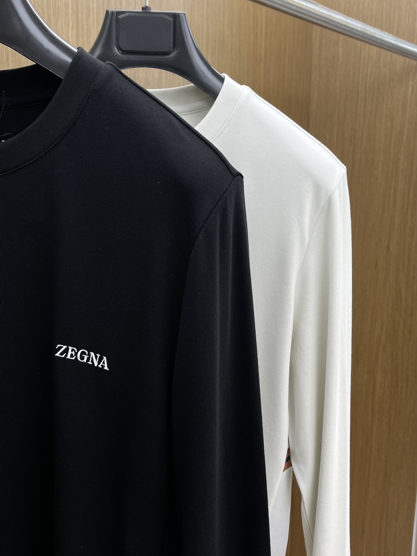 秋冬 ZZ 🔥官网最新款秋冬新品 面料采用新疆长绒棉 面料细腻柔软上身舒适 fjj胸前品牌logo小点缀