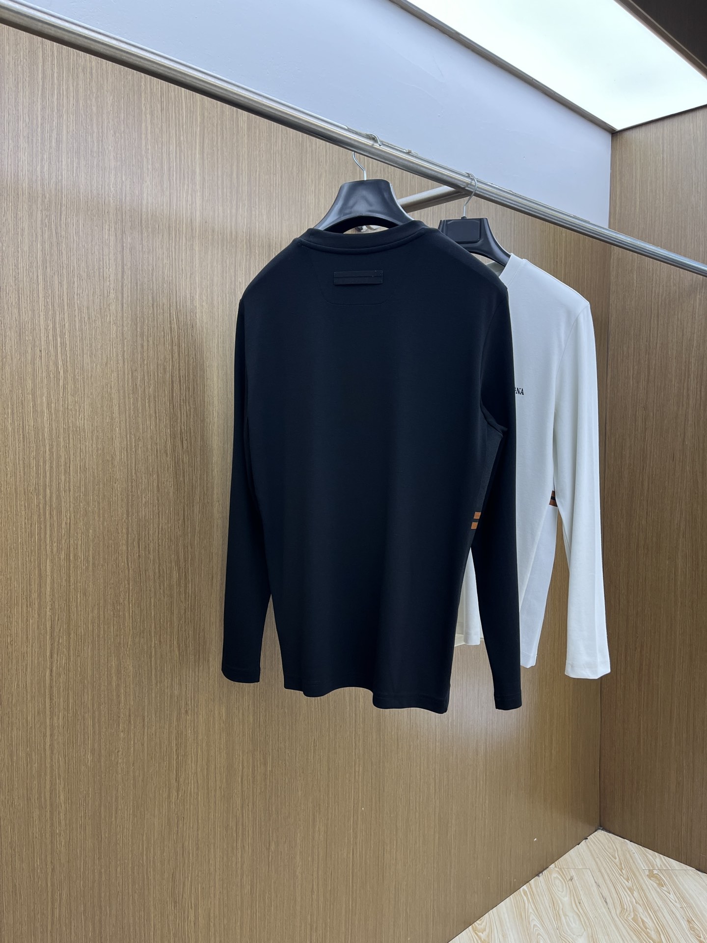 秋冬 ZZ 🔥官网最新款秋冬新品 面料采用新疆长绒棉 面料细腻柔软上身舒适 fjj胸前品牌logo小点缀