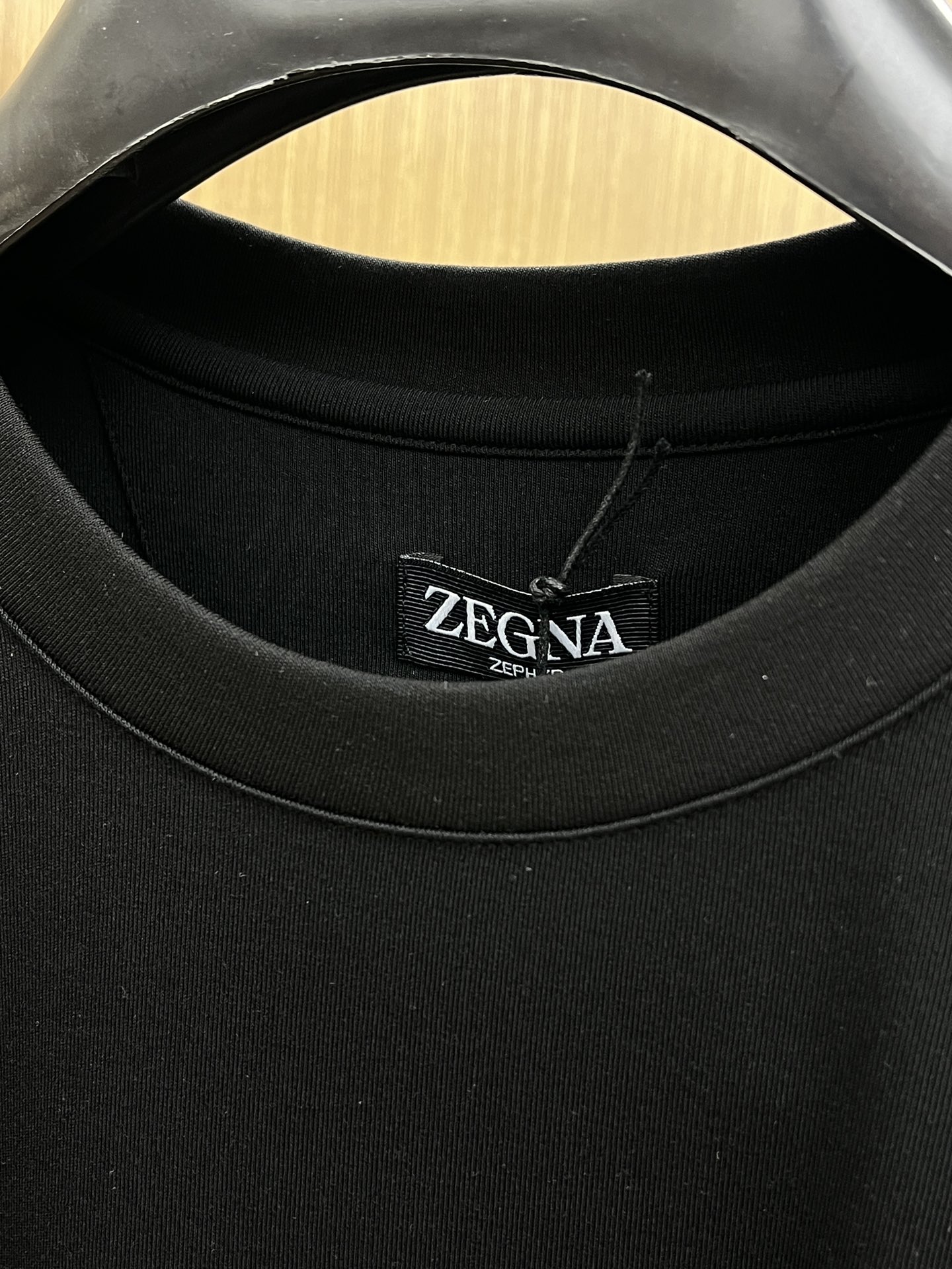 秋冬 ZZ 🔥官网最新款秋冬新品 面料采用新疆长绒棉 面料细腻柔软上身舒适 fjj胸前品牌logo小点缀