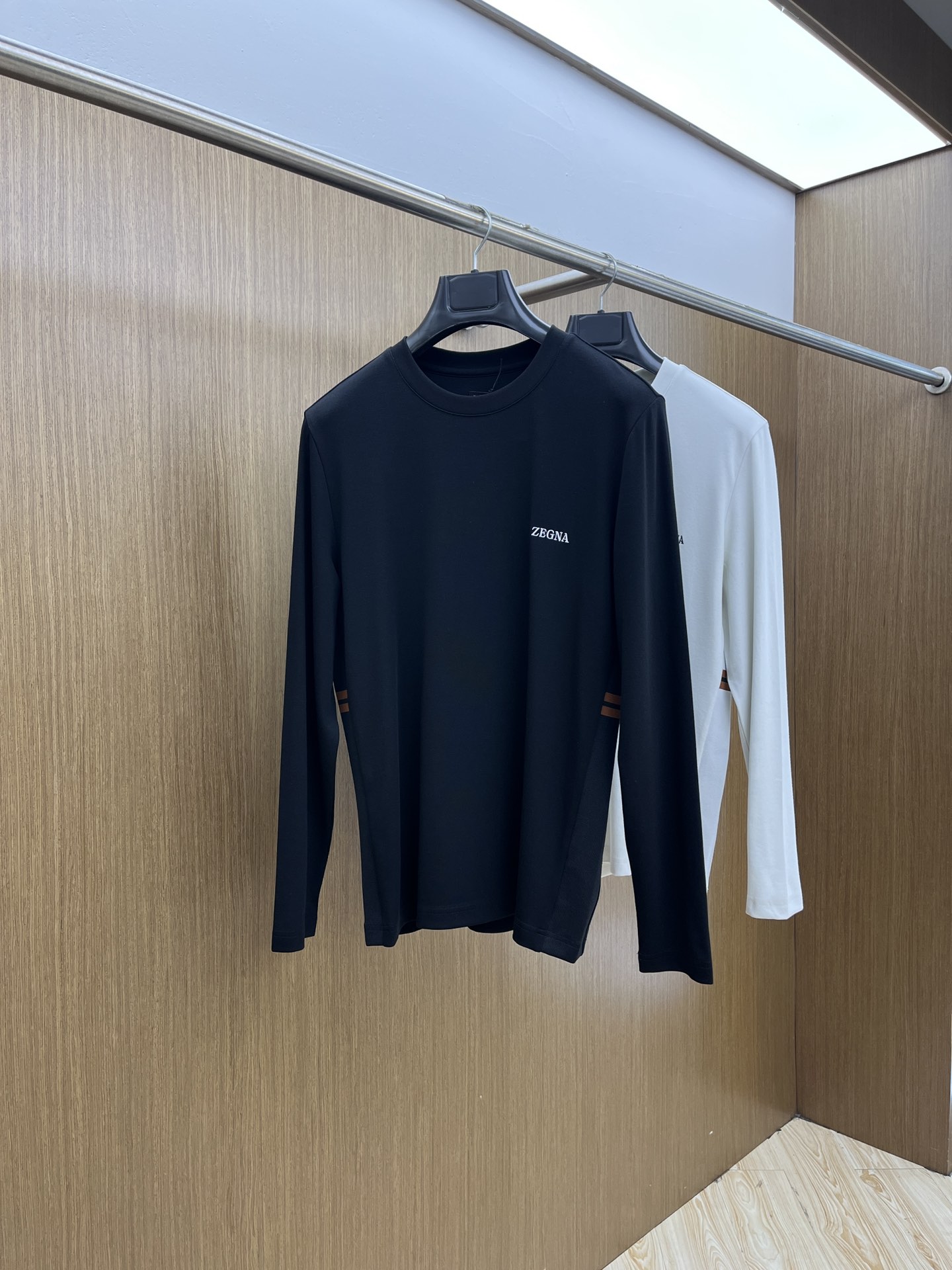 秋冬 ZZ 🔥官网最新款秋冬新品 面料采用新疆长绒棉 面料细腻柔软上身舒适 fjj胸前品牌logo小点缀