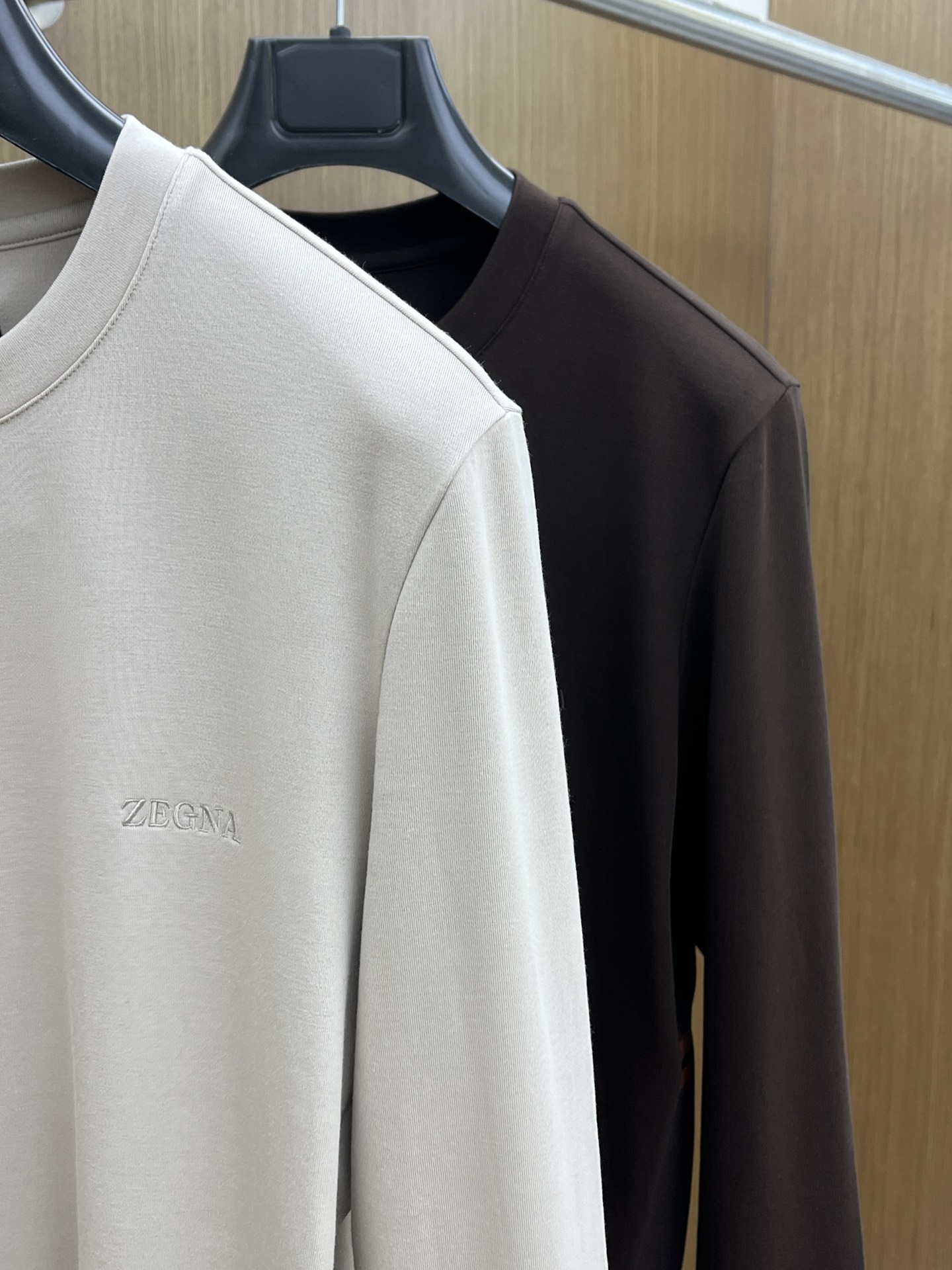 秋冬 ZZ 🔥官网最新款秋冬新品 面料采用新疆长绒棉 面料细腻柔软上身舒适 fjj胸前品牌logo小点缀