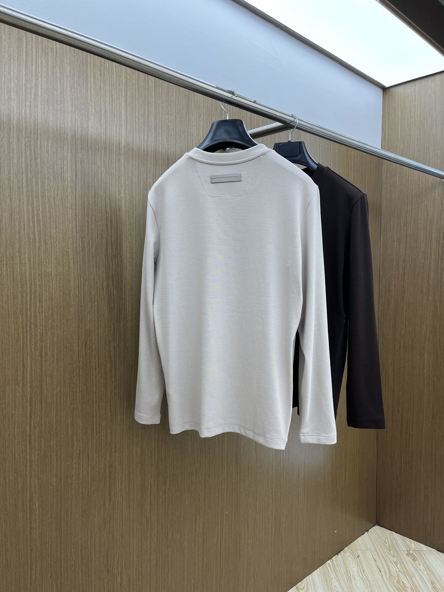 秋冬 ZZ 🔥官网最新款秋冬新品 面料采用新疆长绒棉 面料细腻柔软上身舒适 fjj胸前品牌logo小点缀