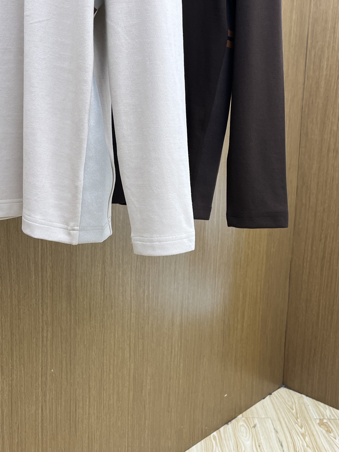 秋冬 ZZ 🔥官网最新款秋冬新品 面料采用新疆长绒棉 面料细腻柔软上身舒适 fjj胸前品牌logo小点缀