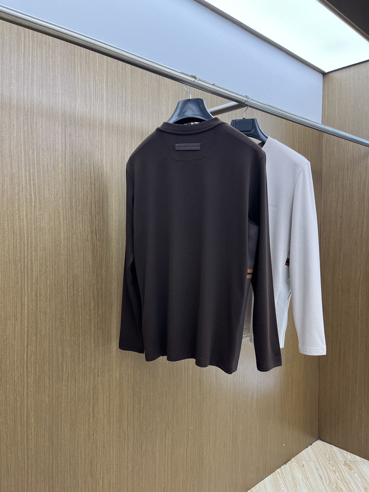 秋冬 ZZ 🔥官网最新款秋冬新品 面料采用新疆长绒棉 面料细腻柔软上身舒适 fjj胸前品牌logo小点缀