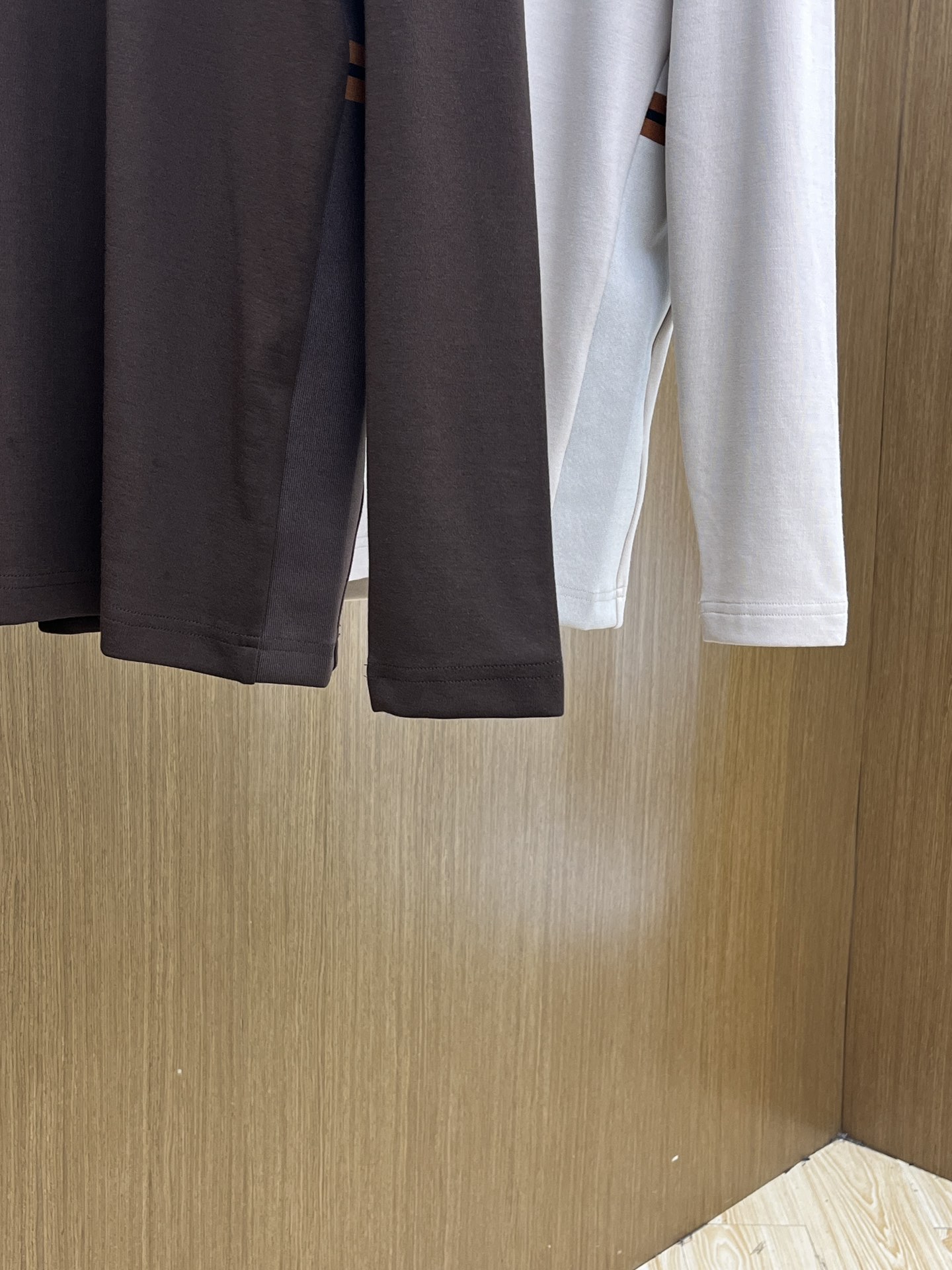 秋冬 ZZ 🔥官网最新款秋冬新品 面料采用新疆长绒棉 面料细腻柔软上身舒适 fjj胸前品牌logo小点缀