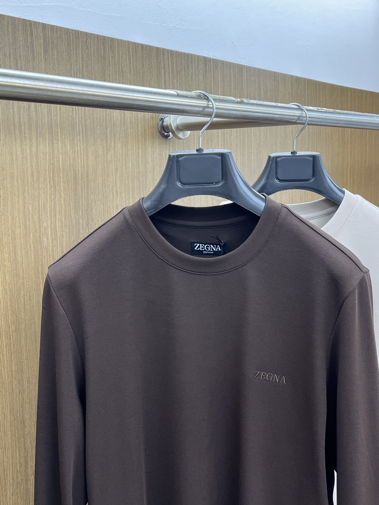 秋冬 ZZ 🔥官网最新款秋冬新品 面料采用新疆长绒棉 面料细腻柔软上身舒适 fjj胸前品牌logo小点缀