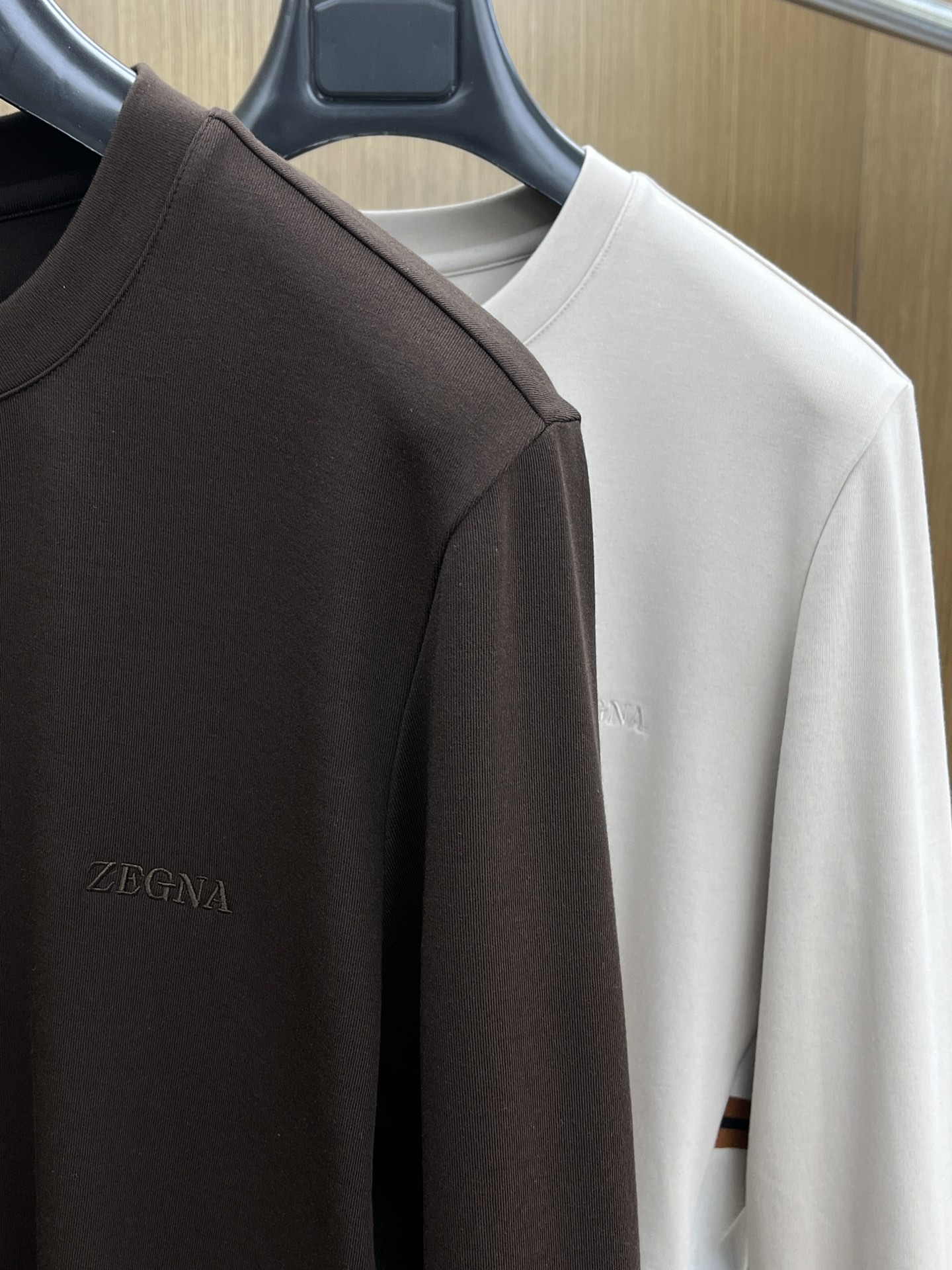 秋冬 ZZ 🔥官网最新款秋冬新品 面料采用新疆长绒棉 面料细腻柔软上身舒适 fjj胸前品牌logo小点缀