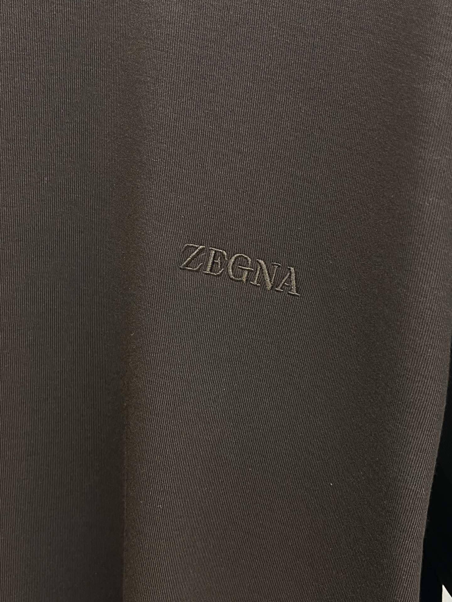 秋冬 ZZ 🔥官网最新款秋冬新品 面料采用新疆长绒棉 面料细腻柔软上身舒适 fjj胸前品牌logo小点缀