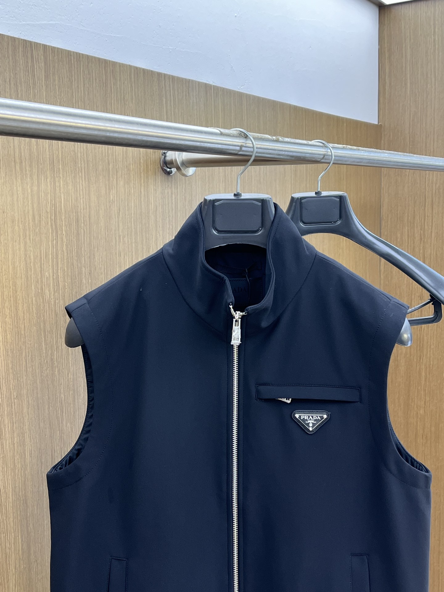 秋冬 PD 🔥官网独家专供最新时尚秋冬马甲 经典设计感与颜值爆棚的，品质更是无法挑剔品控可以直接入手，不